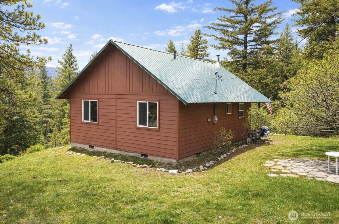 40 E Wannacut Lane , Oroville, WA 98844