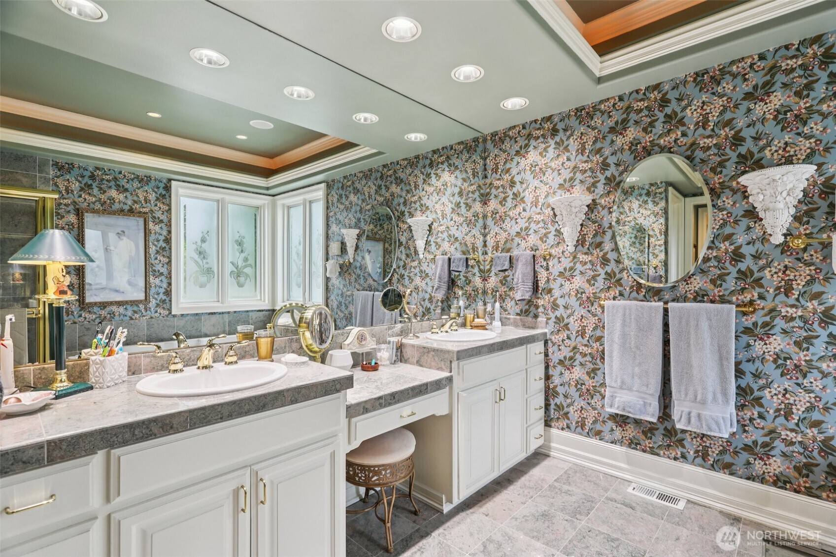 406 Windsor Dr SE , Sammamish, WA 98074