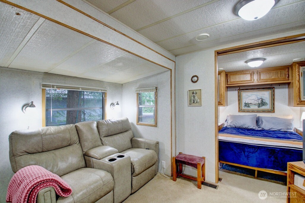 22 Wilderness Way , Deming, WA 98244