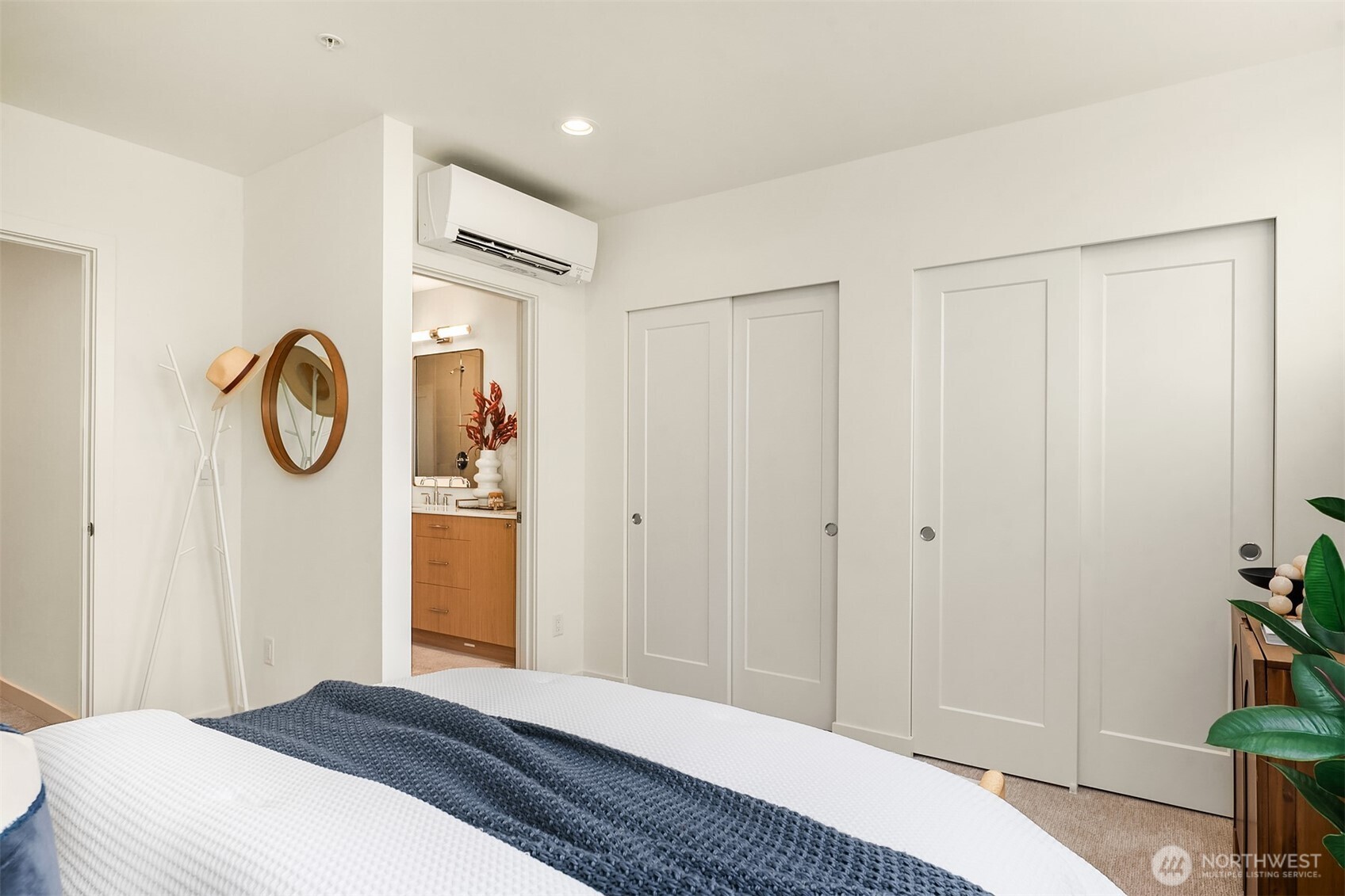 942 NW 54th Street , Seattle, WA 98107