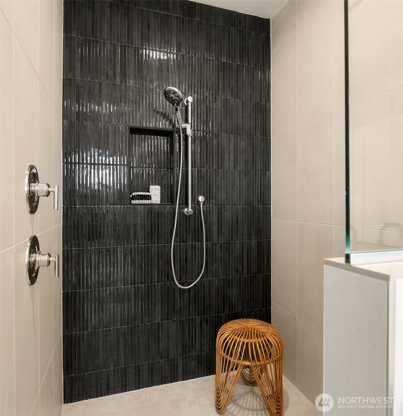 942 NW 54th Street , Seattle, WA 98107