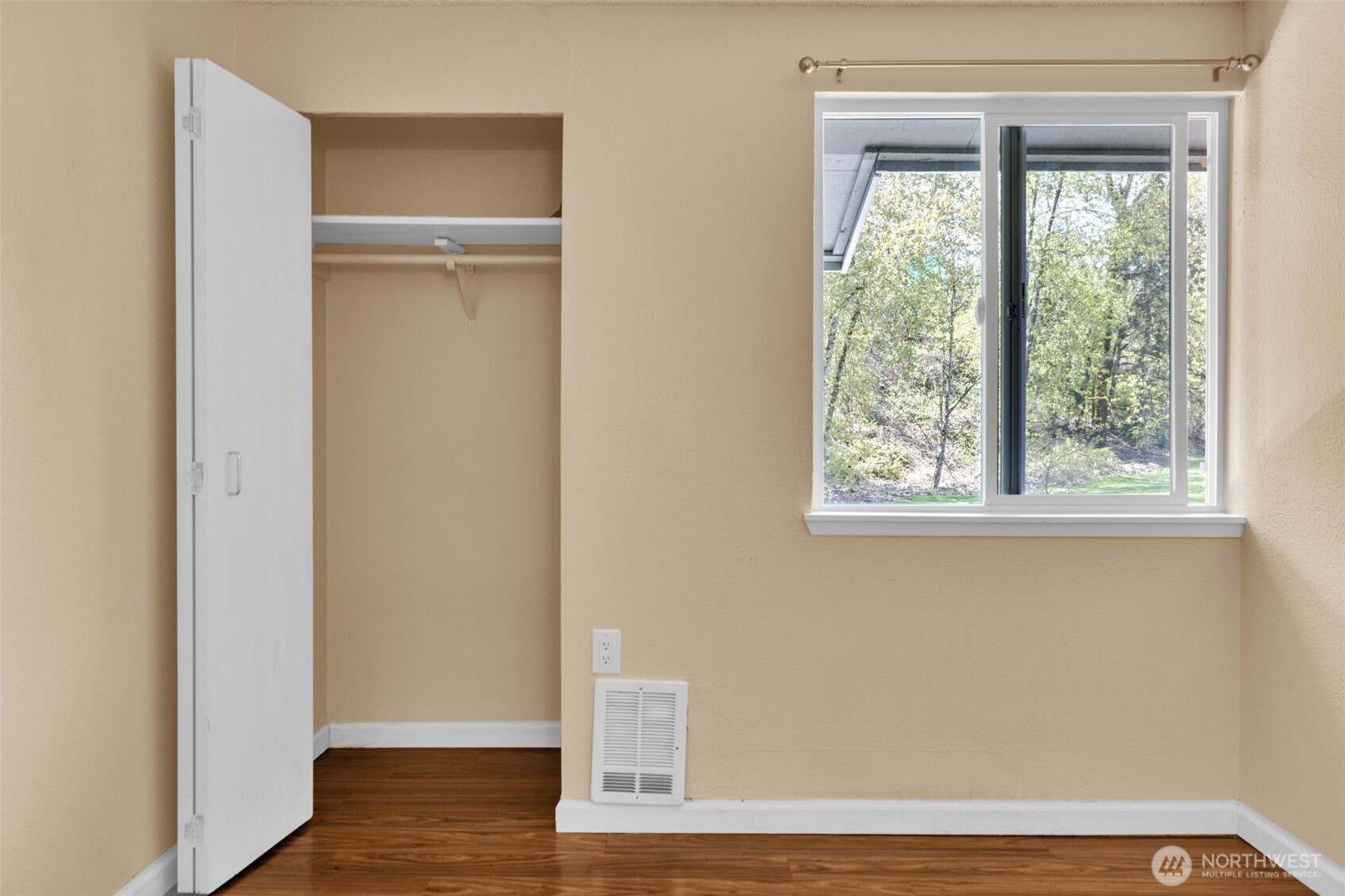 4717 W Lake Sammamish Pkwy SE #C305, Sammamish, WA 98027