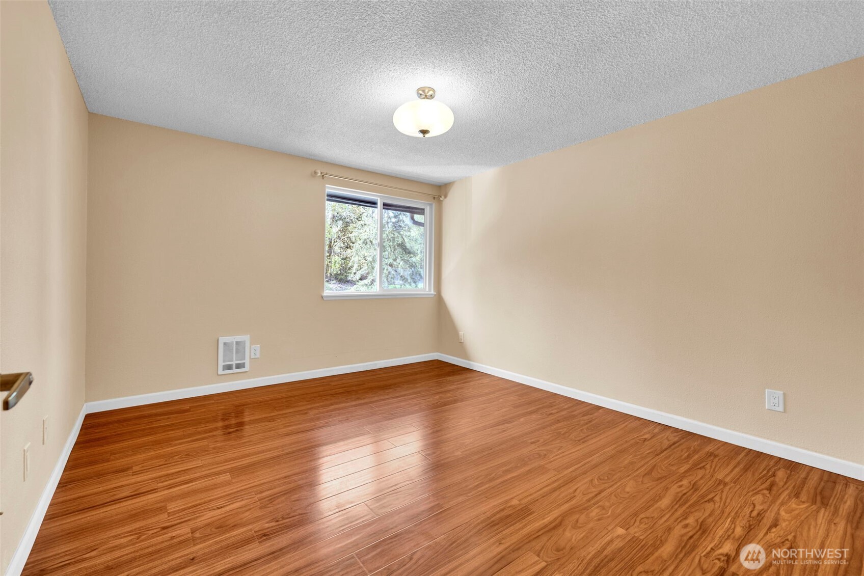 4717 W Lake Sammamish Pkwy SE #C305, Sammamish, WA 98027