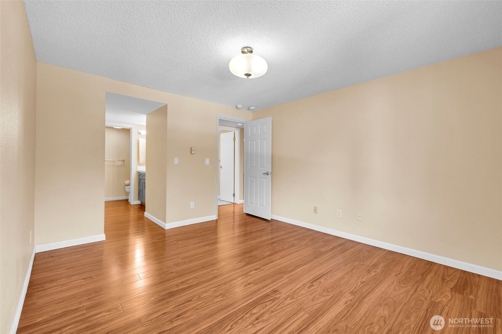 4717 W Lake Sammamish Pkwy SE #C305, Sammamish, WA 98027