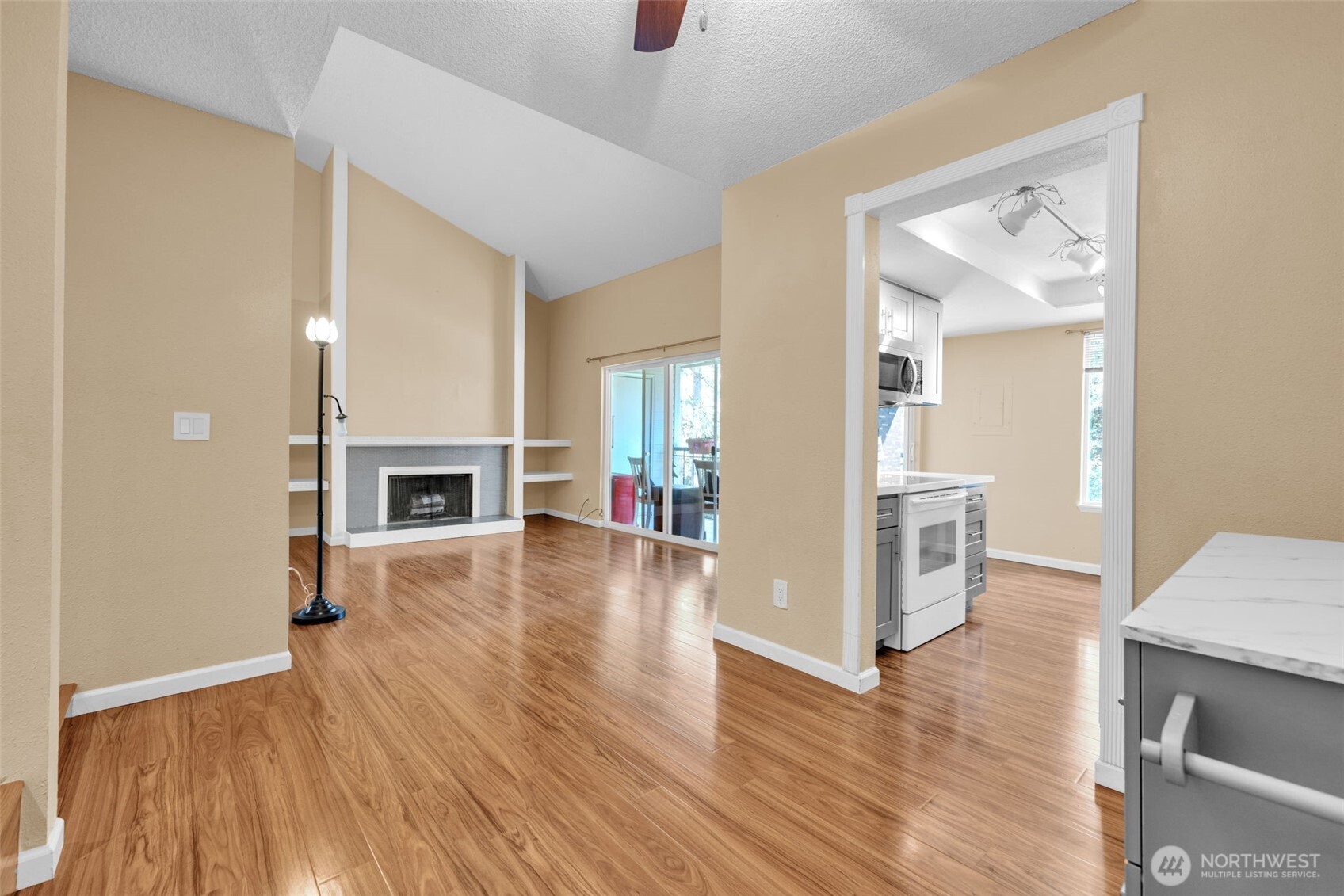 4717 W Lake Sammamish Pkwy SE #C305, Sammamish, WA 98027