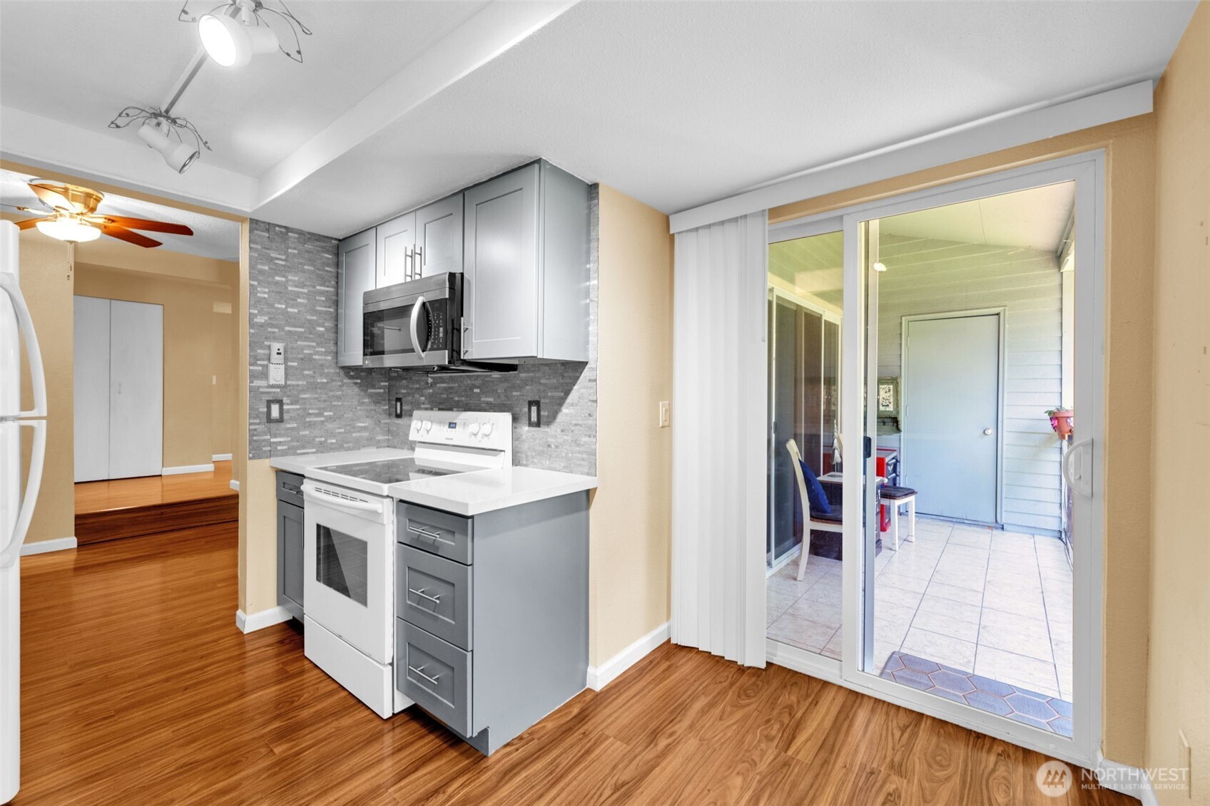 4717 W Lake Sammamish Pkwy SE #C305, Sammamish, WA 98027