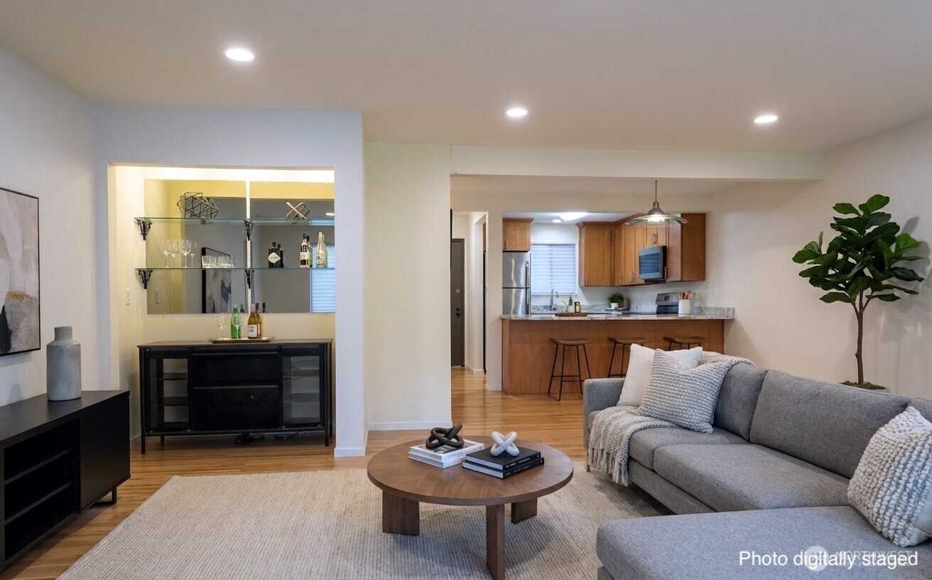 210 Boylston Avenue E #103, Seattle, WA 98102