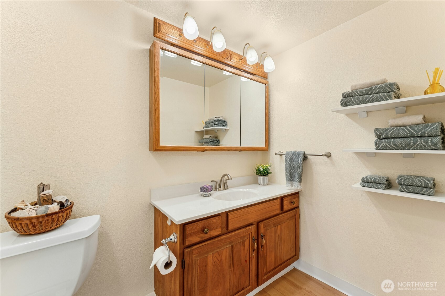 4220 192nd Street SW, Lynnwood, WA 98036
