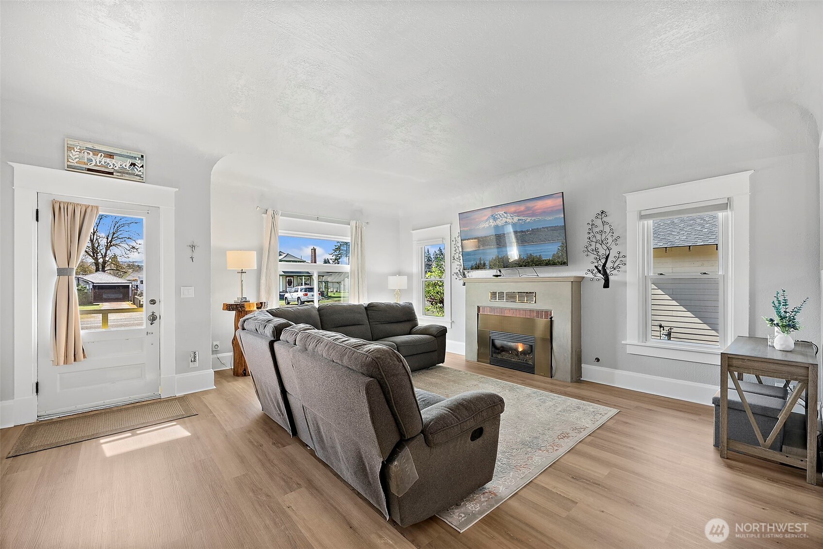 211 Calistoga Street E, Orting, WA 98360