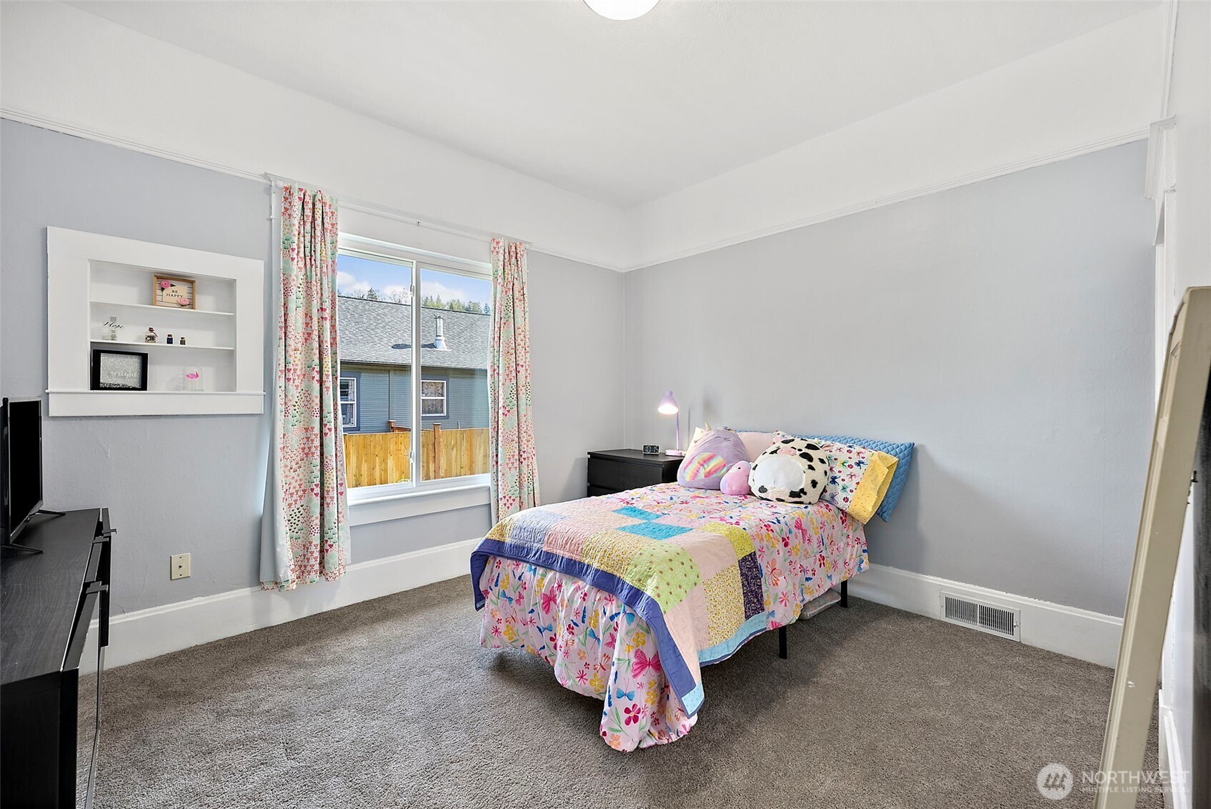211 Calistoga Street E, Orting, WA 98360