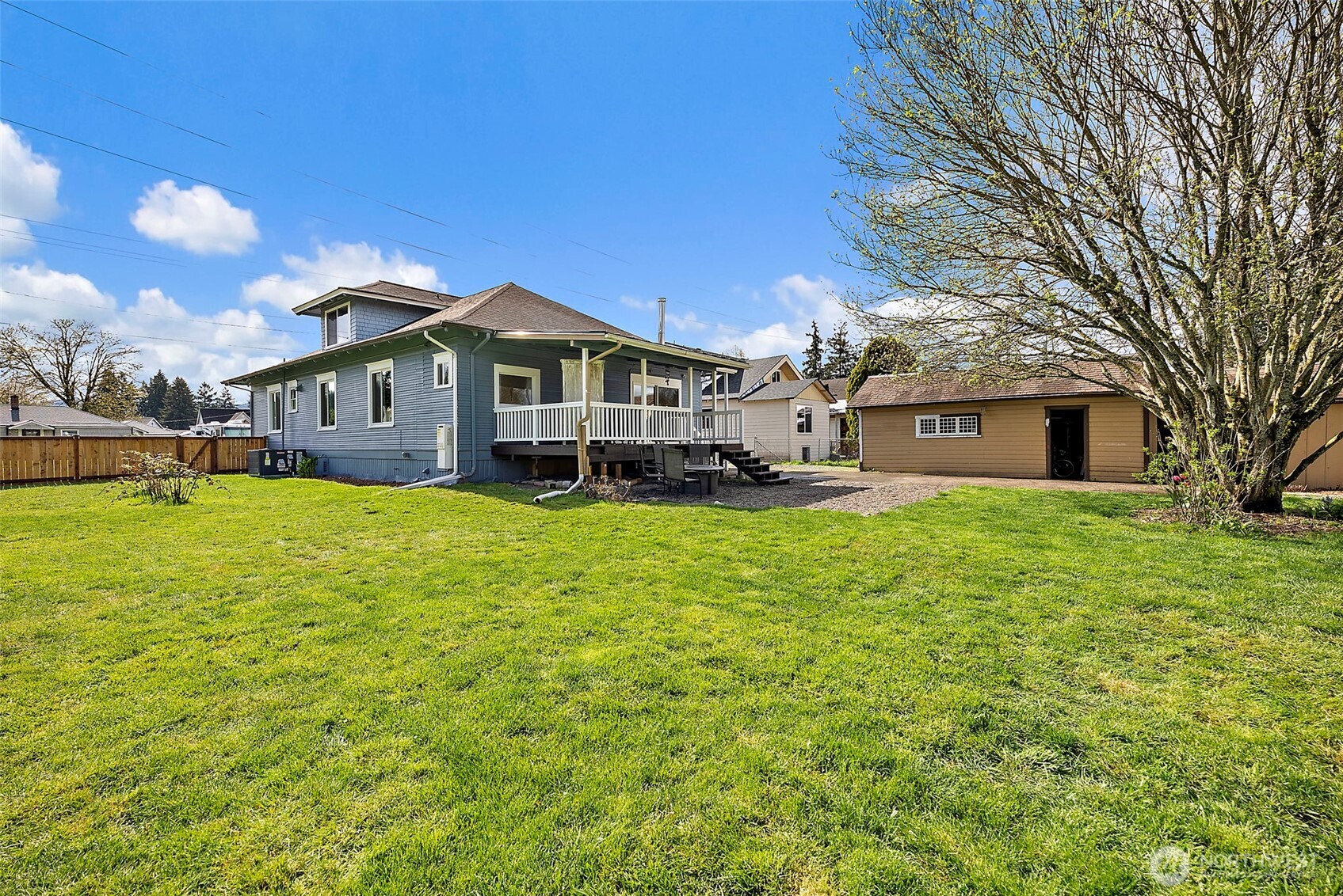 211 Calistoga Street E, Orting, WA 98360