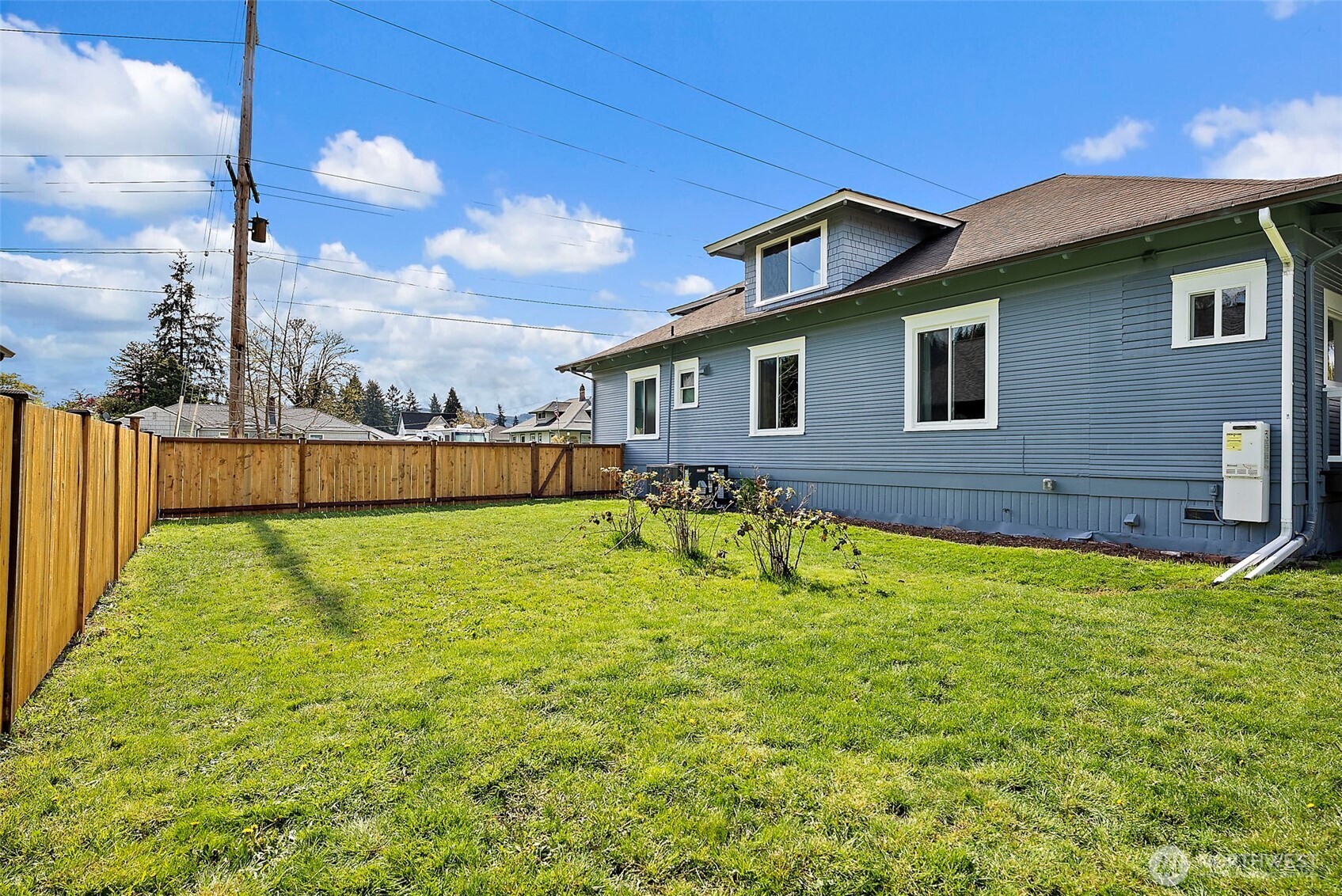 211 Calistoga Street E, Orting, WA 98360