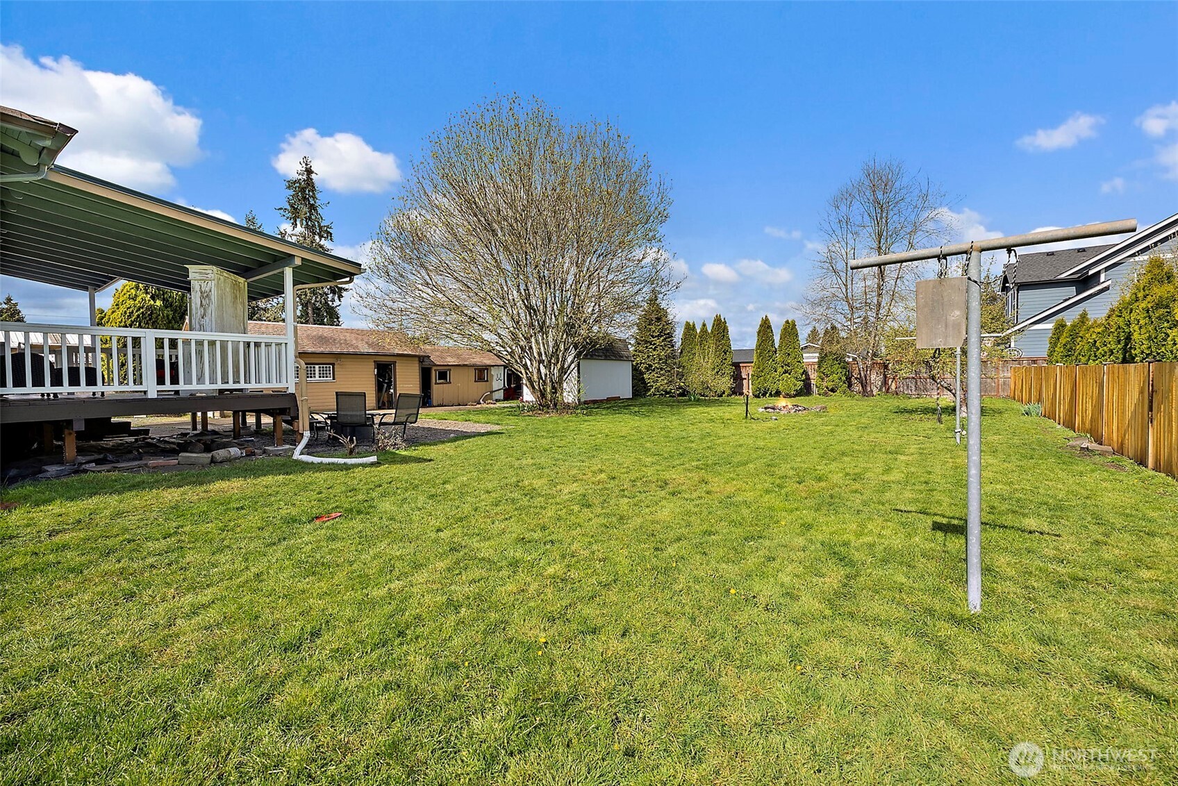 211 Calistoga Street E, Orting, WA 98360