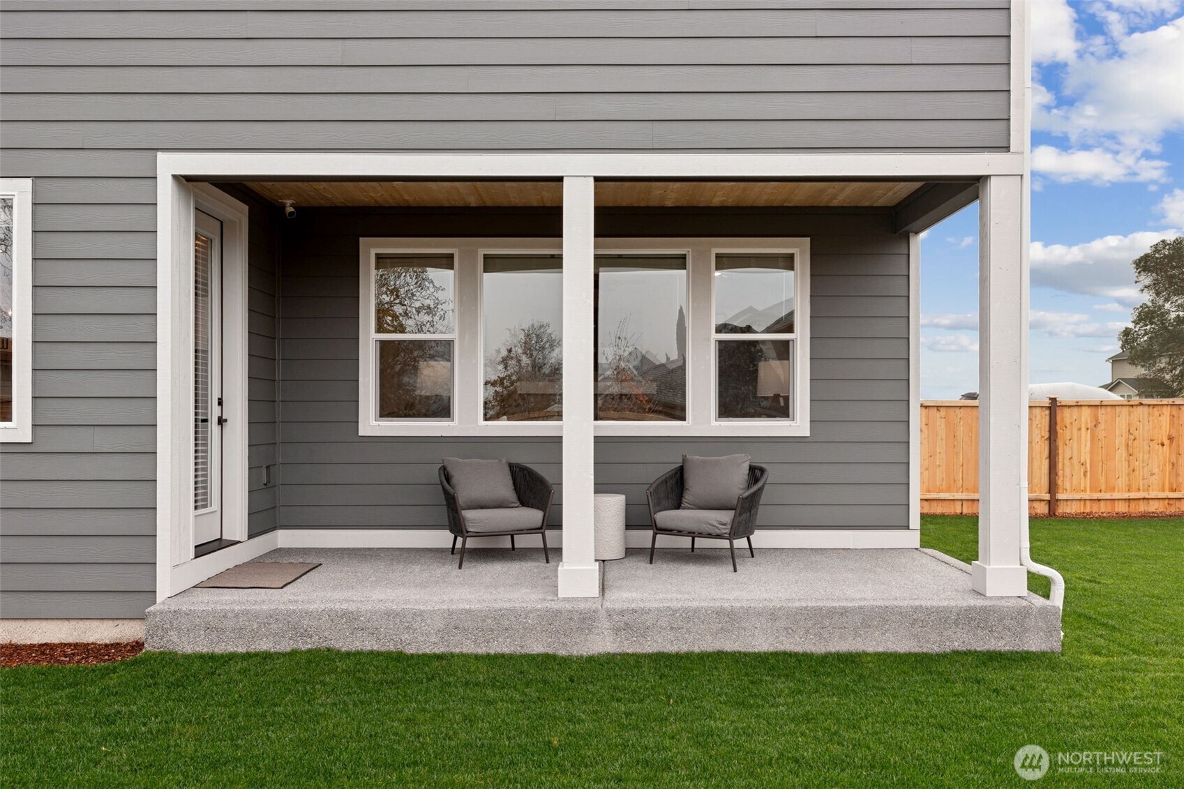 2220 Oak Court #1, Milton, WA 98354