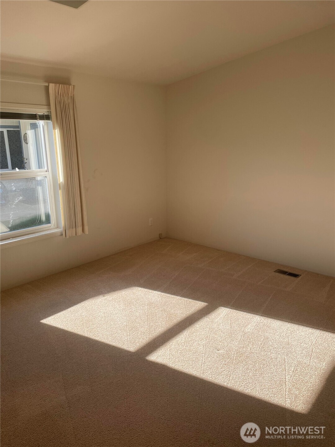 2610 E Section Street #16, Mount Vernon, WA 98274