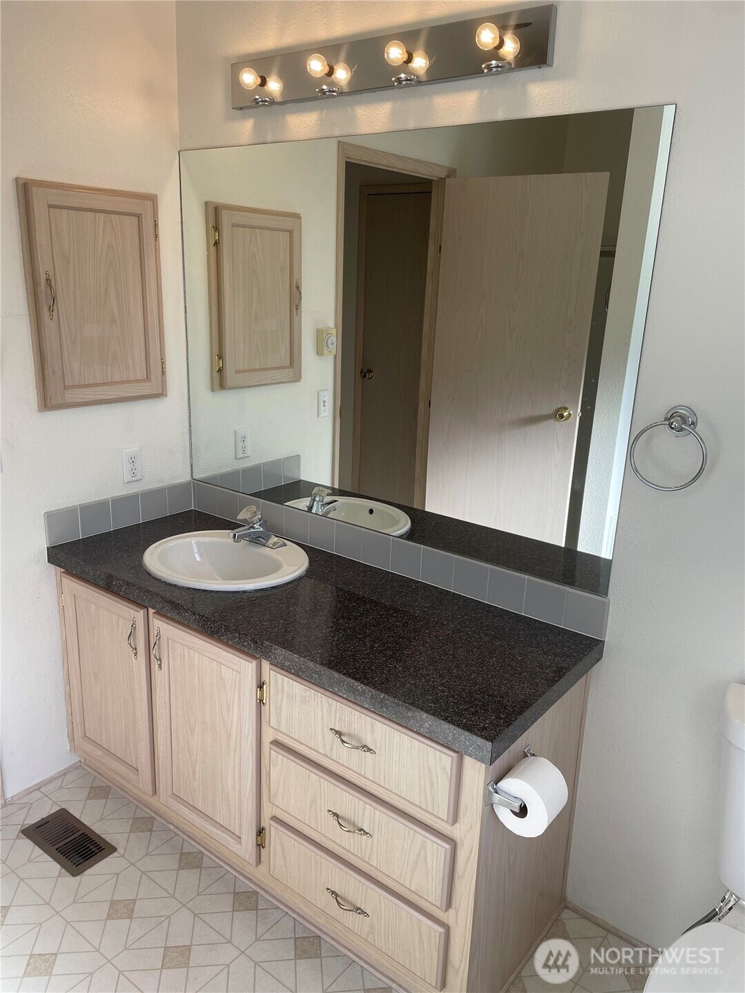 2610 E Section Street #16, Mount Vernon, WA 98274