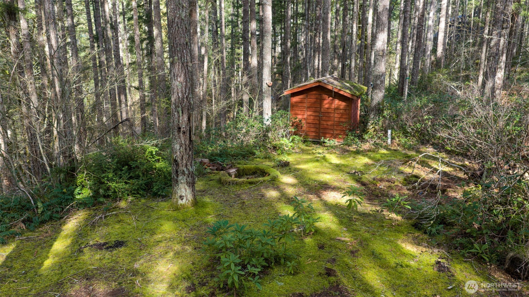 240 N Dogleg Place , Hoodsport, WA 98548