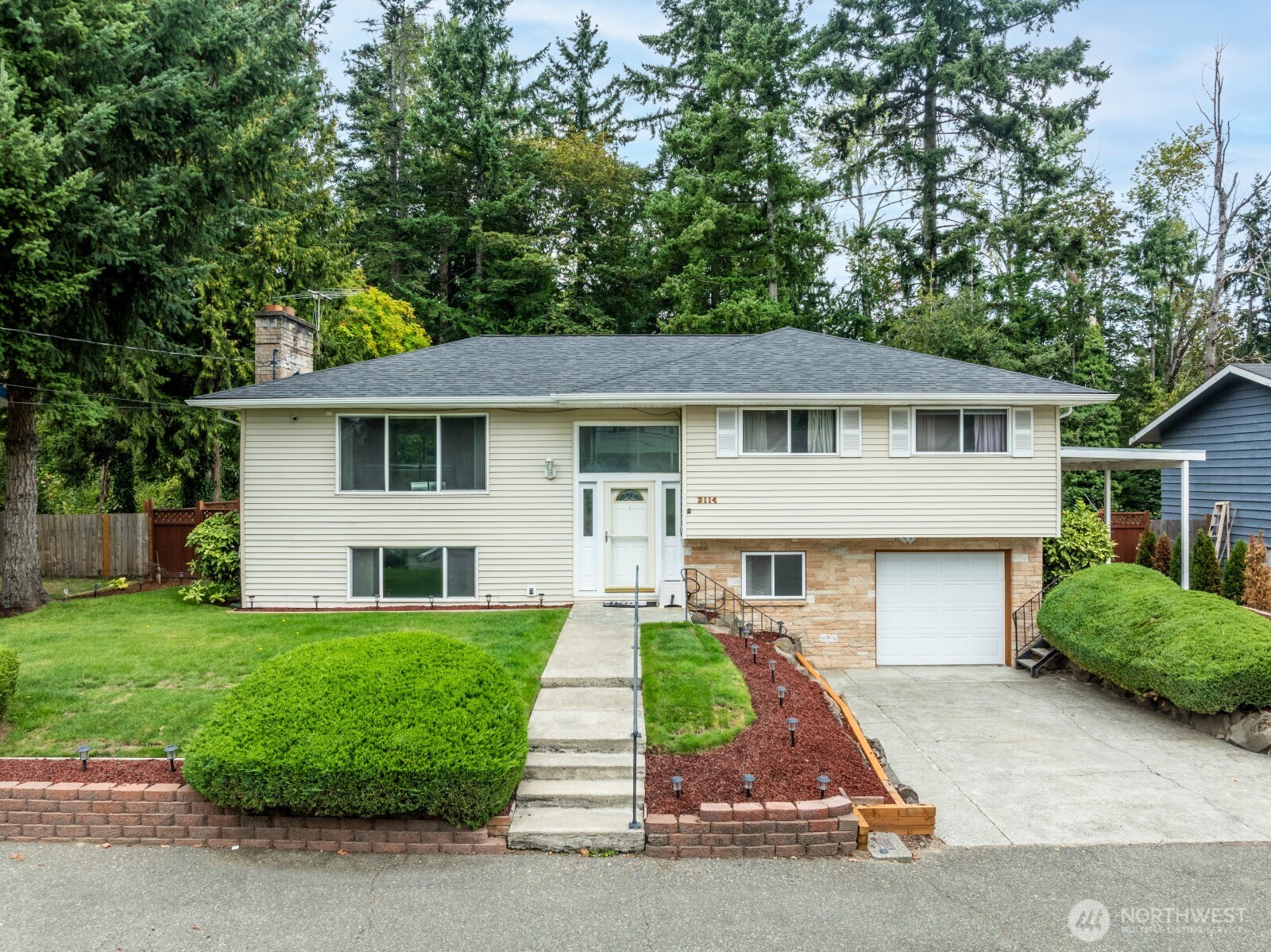 2114 SW 322nd Street , Federal Way, WA 98023