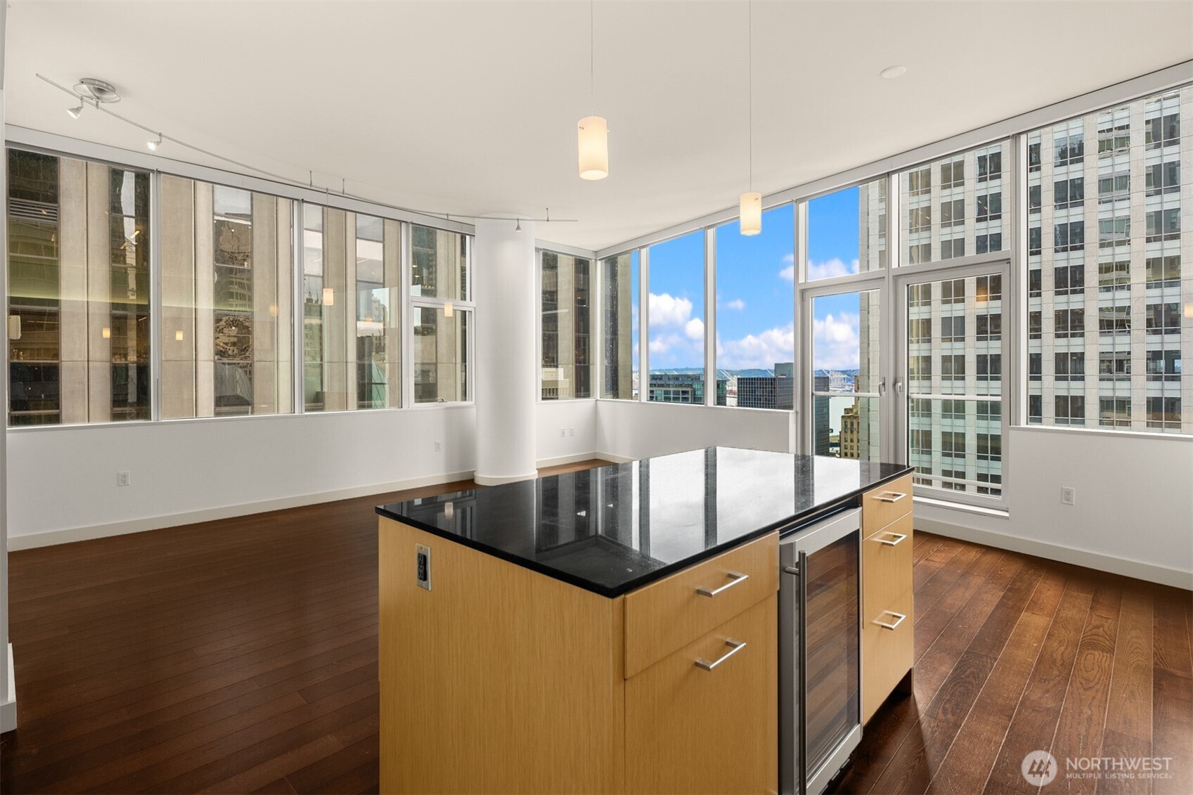 909 5th Avenue #1100, Seattle, WA 98164