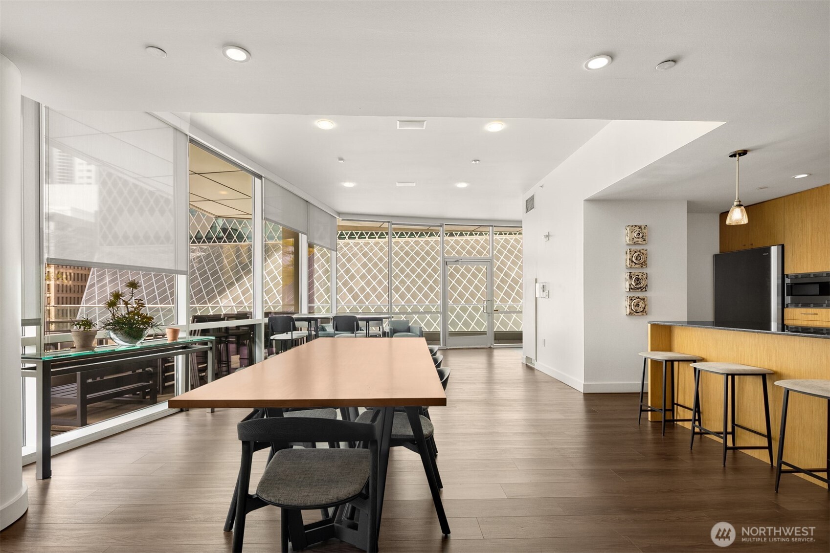 909 5th Avenue #1100, Seattle, WA 98164