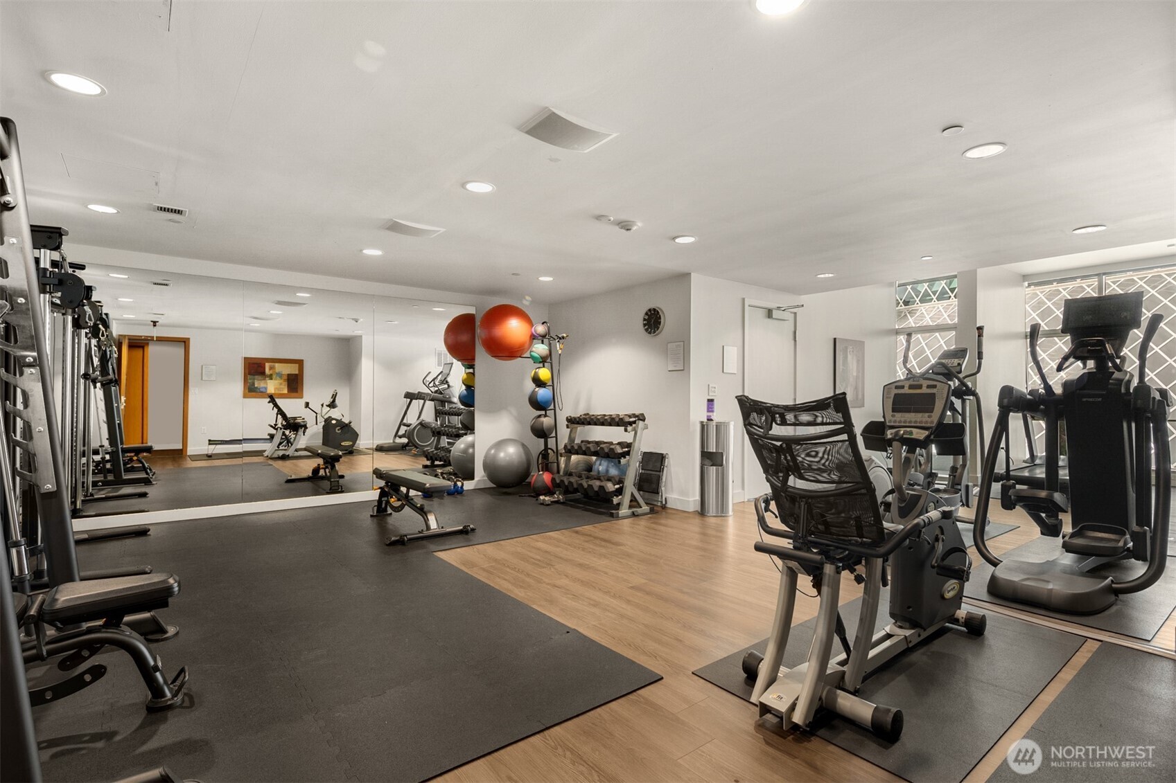 909 5th Avenue #1100, Seattle, WA 98164