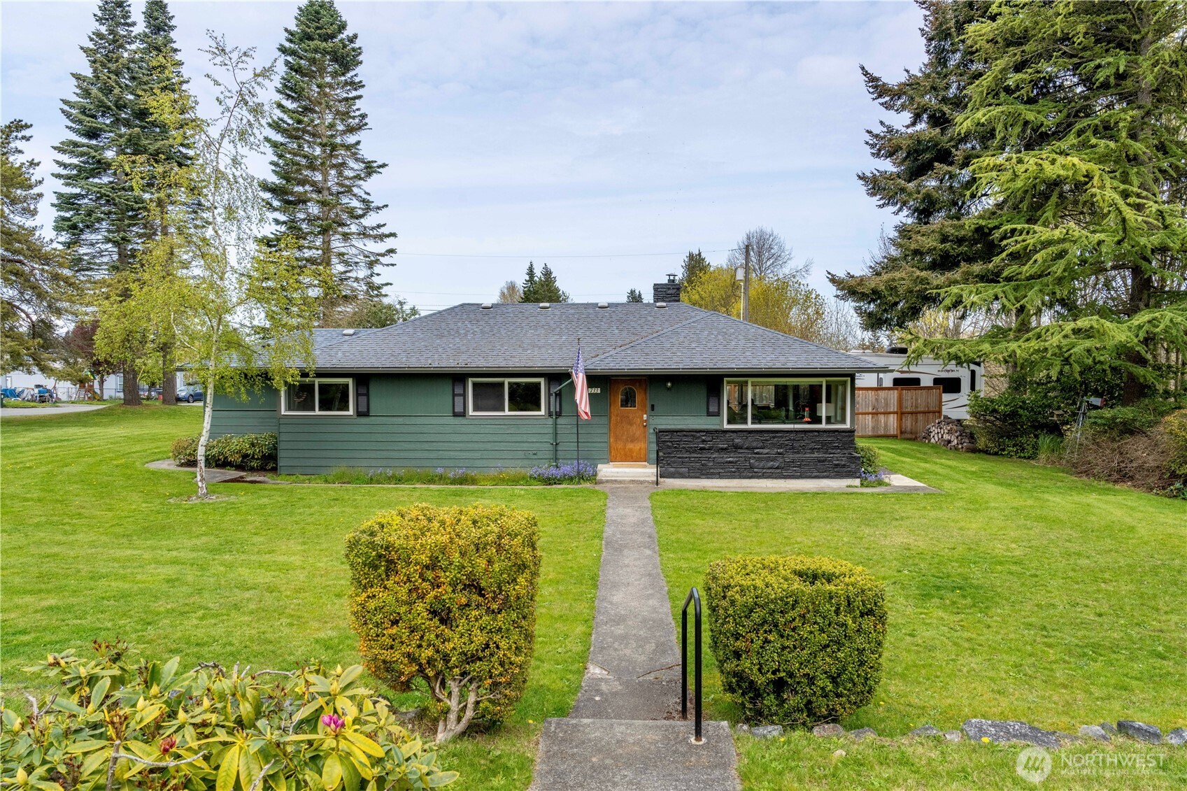 733 W 14th Street , Port Angeles, WA 98363
