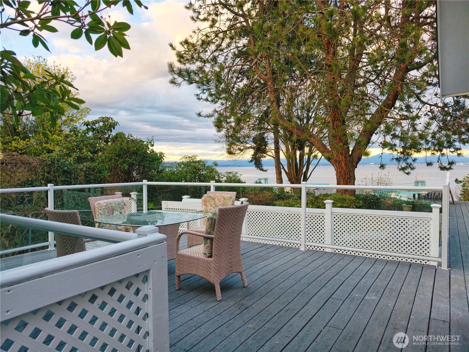 6513 Spencer Lane , Clinton, WA 98236