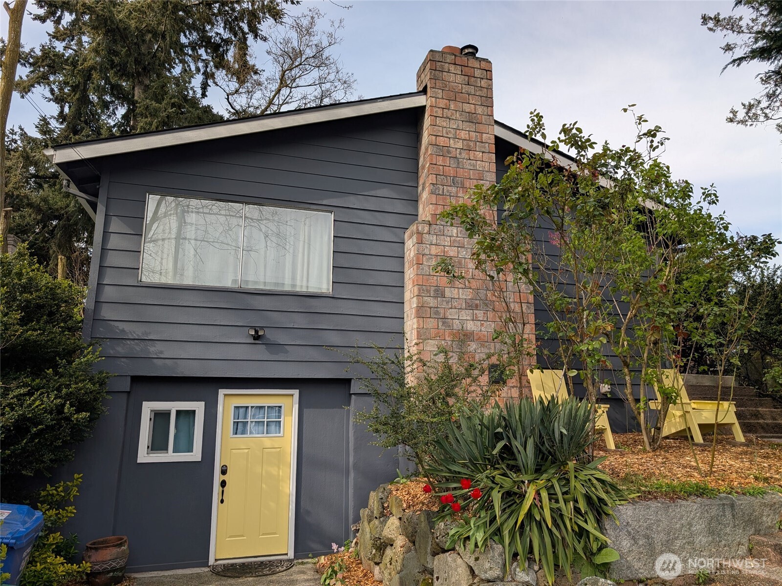 936 N 101 Street , Seattle, WA 98133