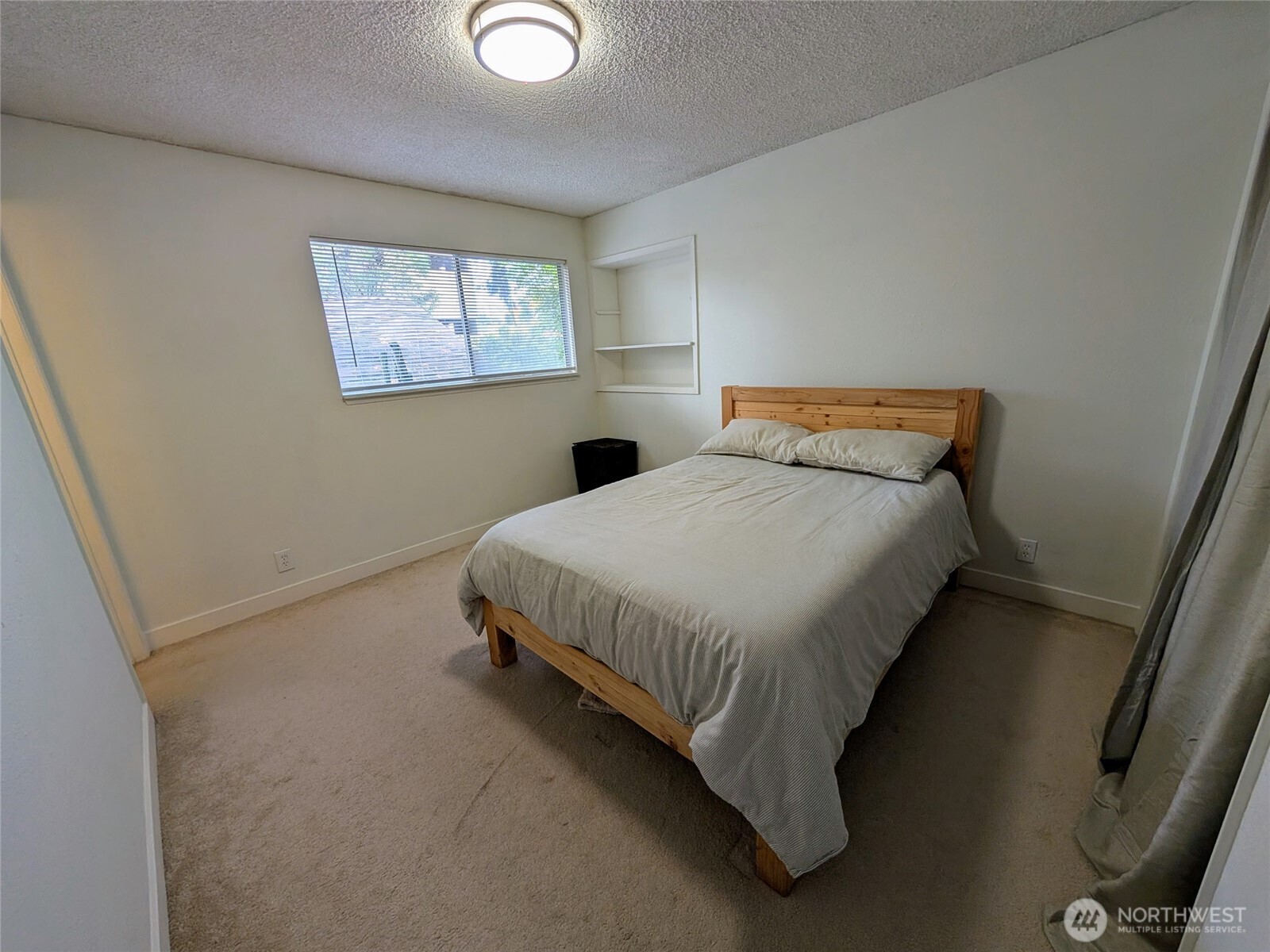 936 N 101 Street , Seattle, WA 98133
