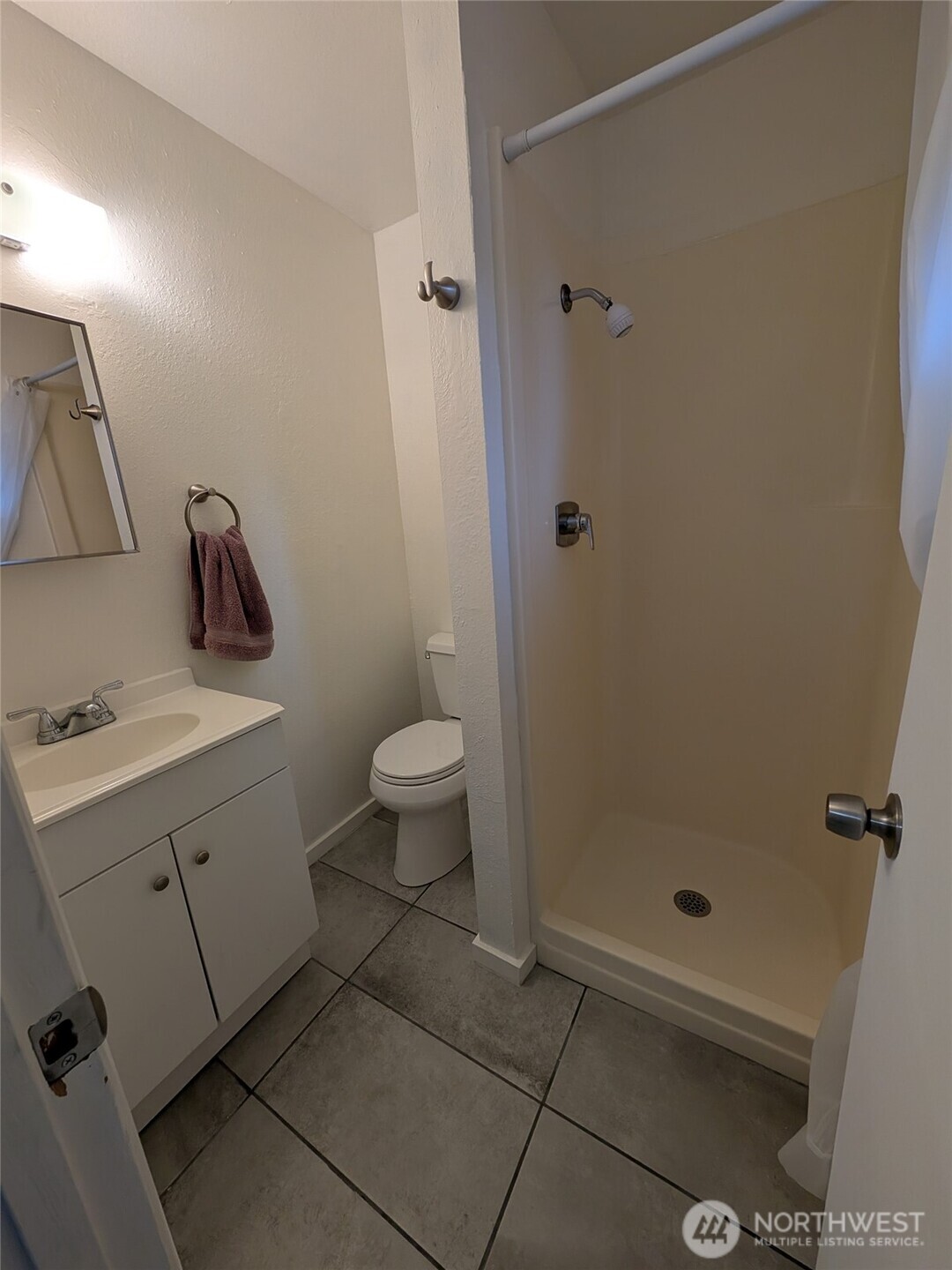 936 N 101 Street , Seattle, WA 98133