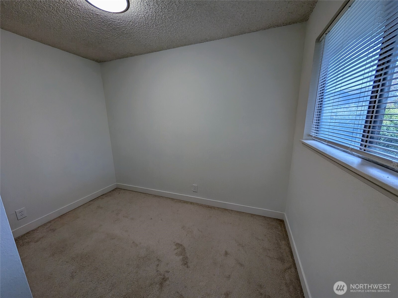 936 N 101 Street , Seattle, WA 98133