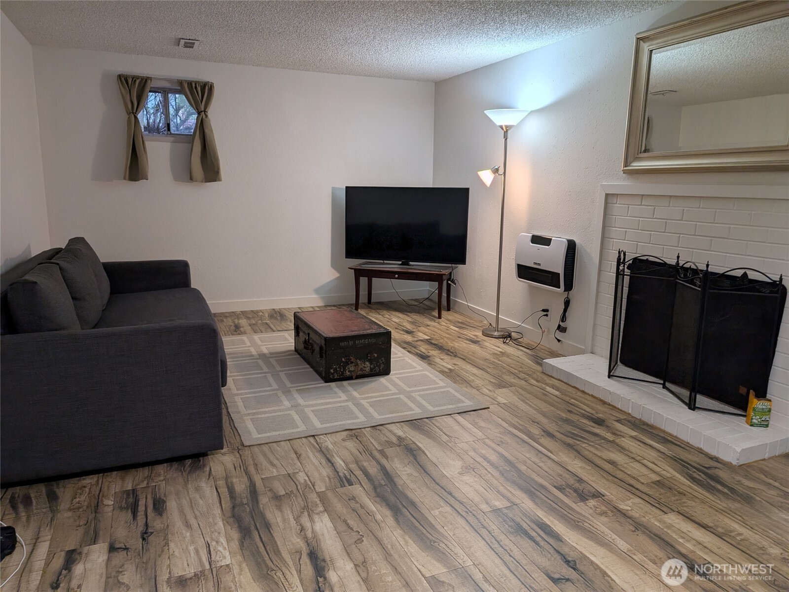 936 N 101 Street , Seattle, WA 98133