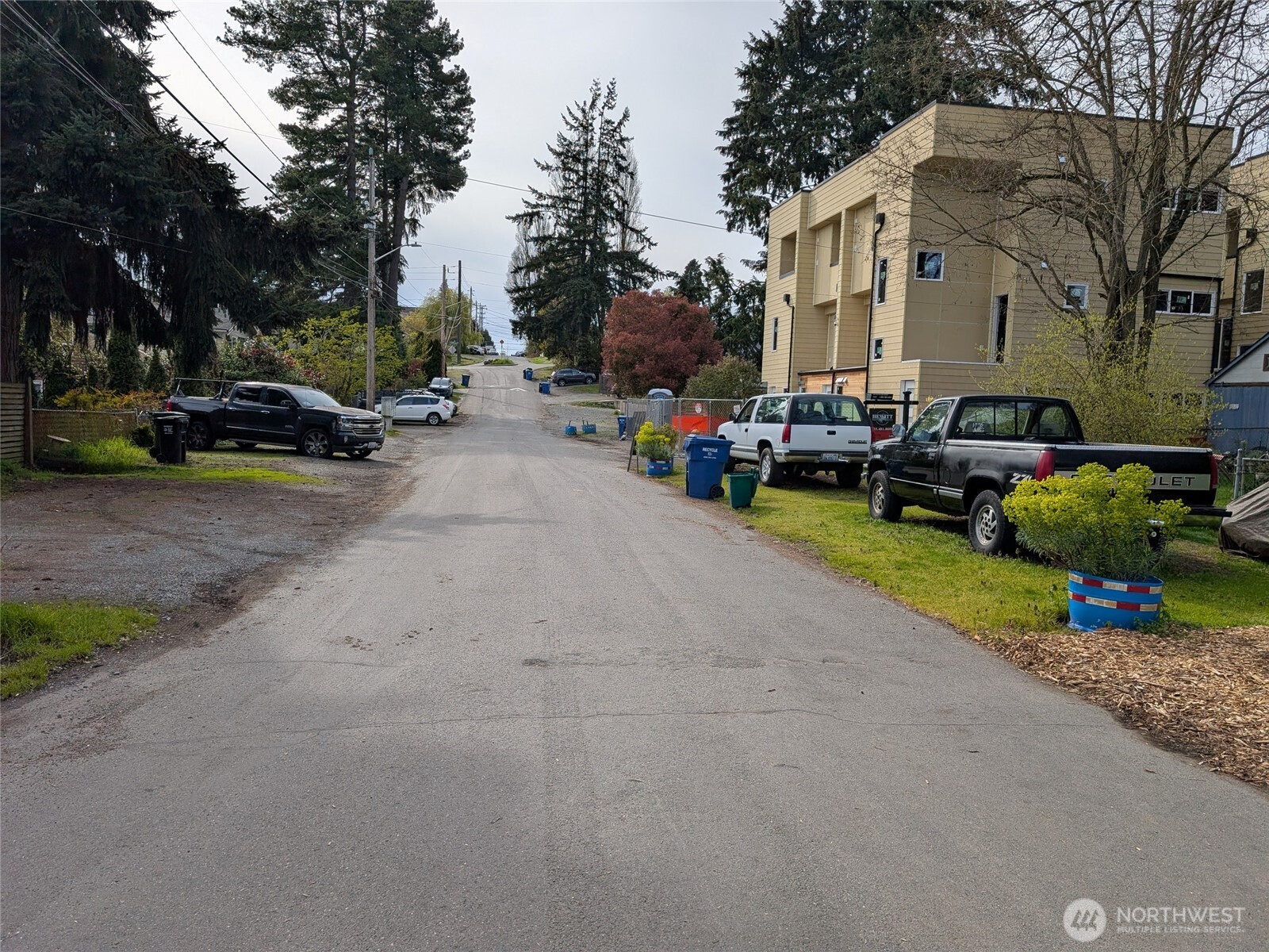 936 N 101 Street , Seattle, WA 98133