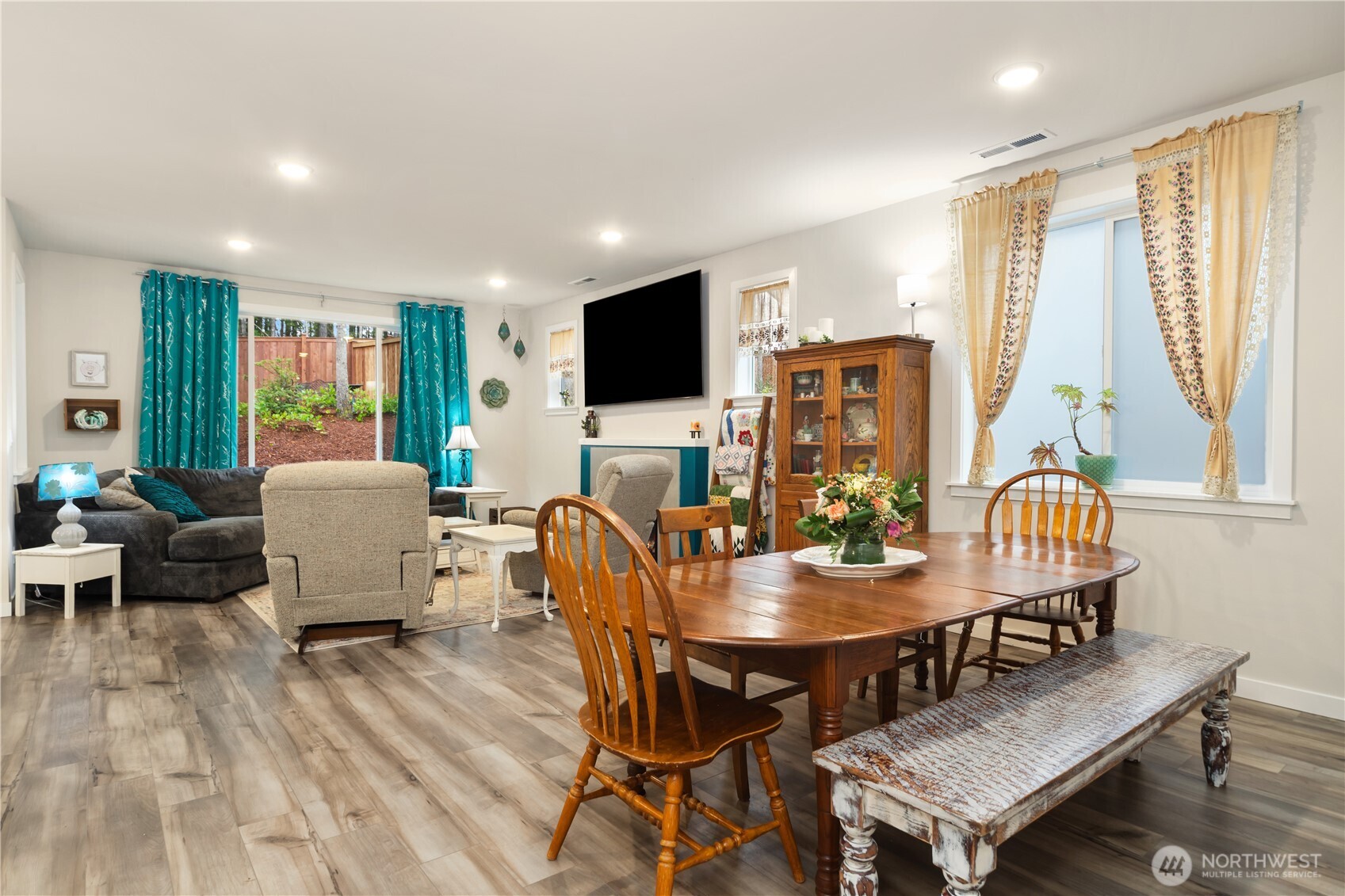 1777 Ashby Avenue NW, Poulsbo, WA 98370