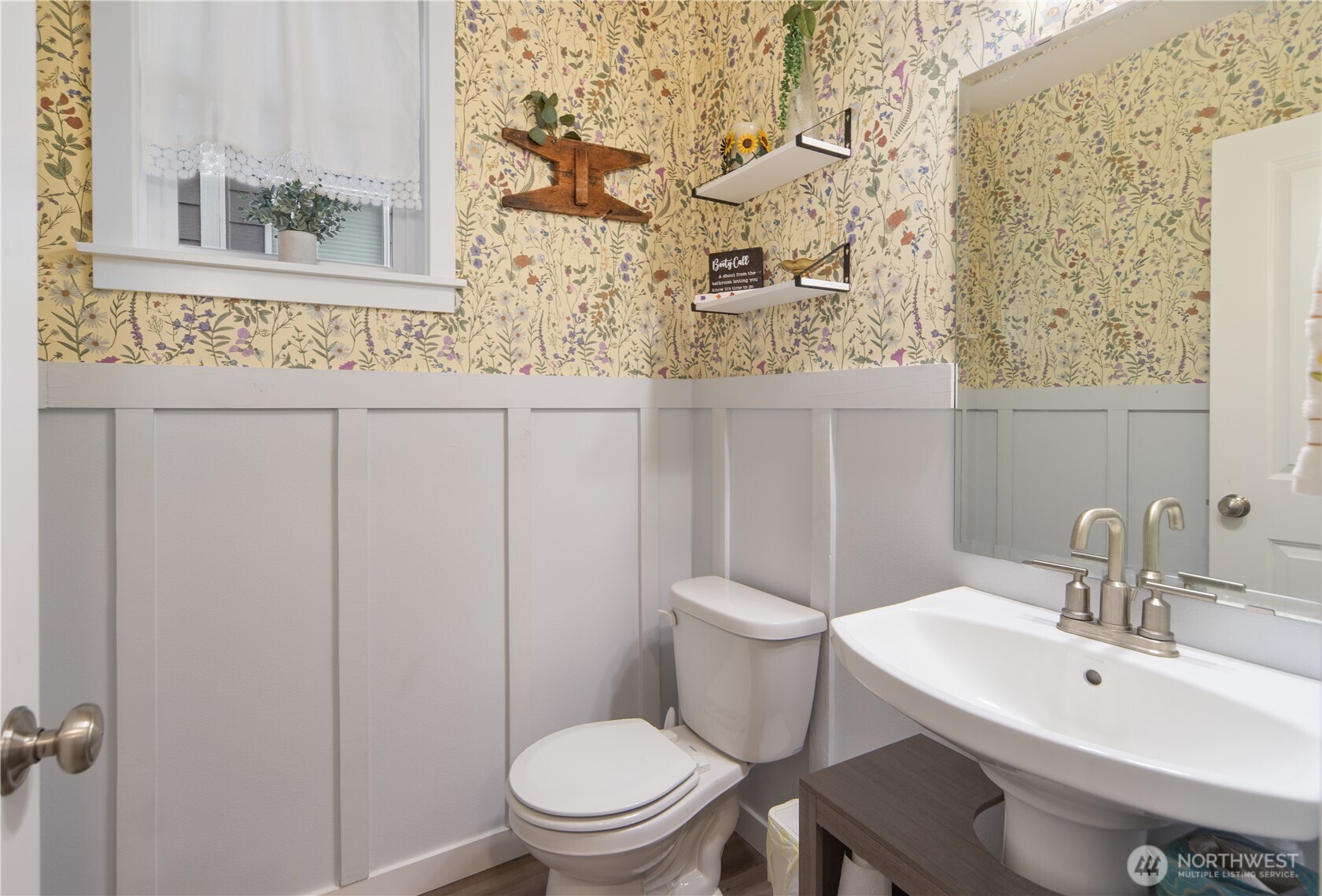 1777 Ashby Avenue NW, Poulsbo, WA 98370