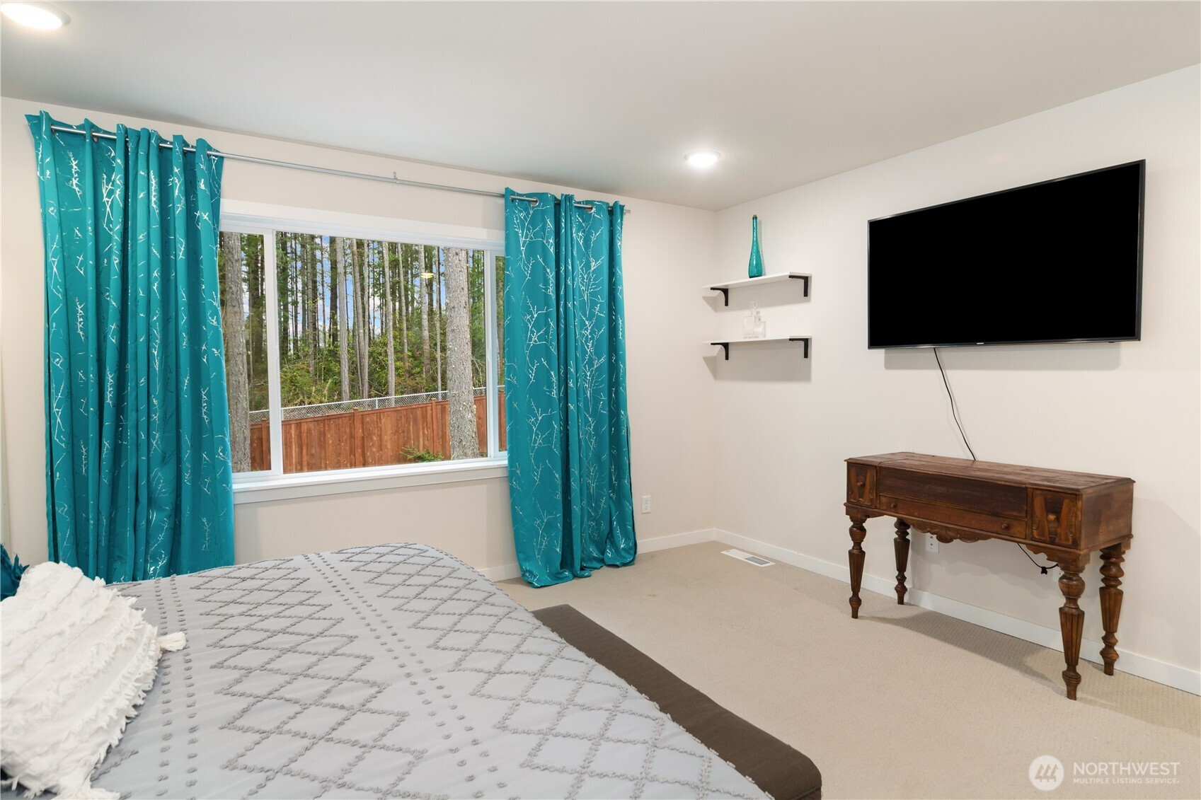 1777 Ashby Avenue NW, Poulsbo, WA 98370