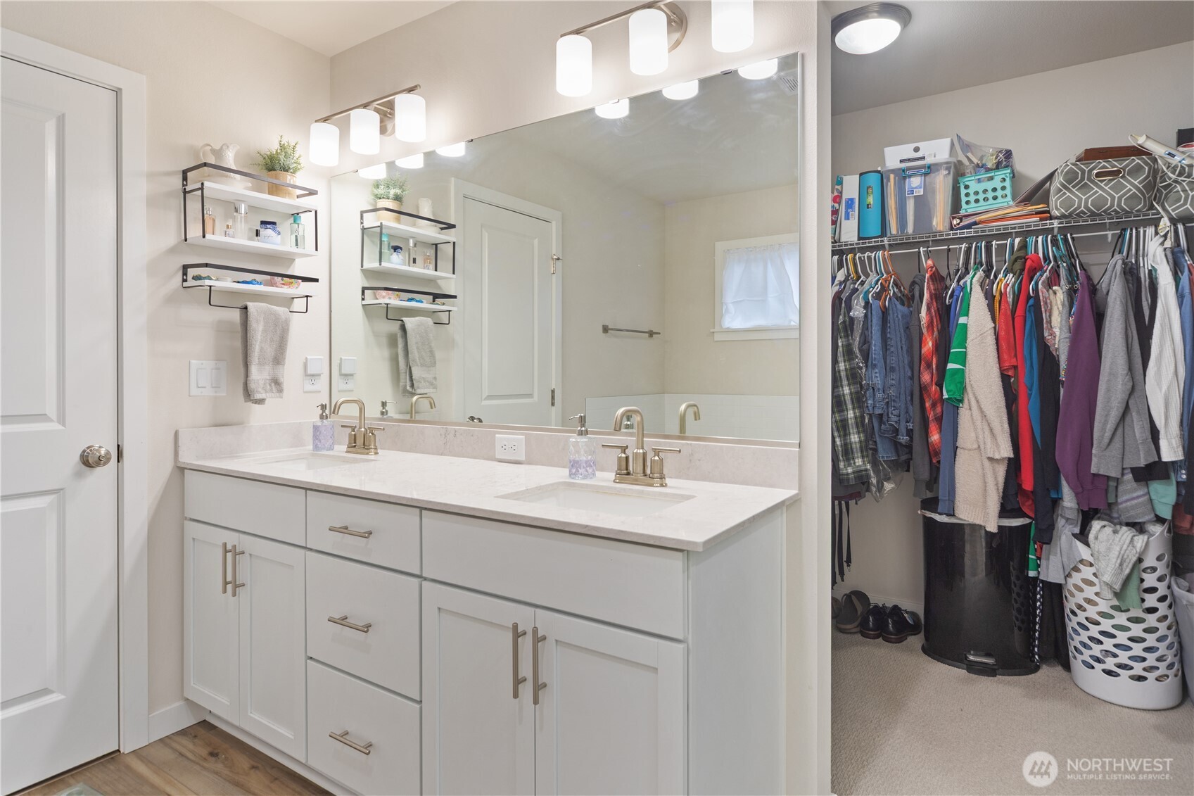 1777 Ashby Avenue NW, Poulsbo, WA 98370