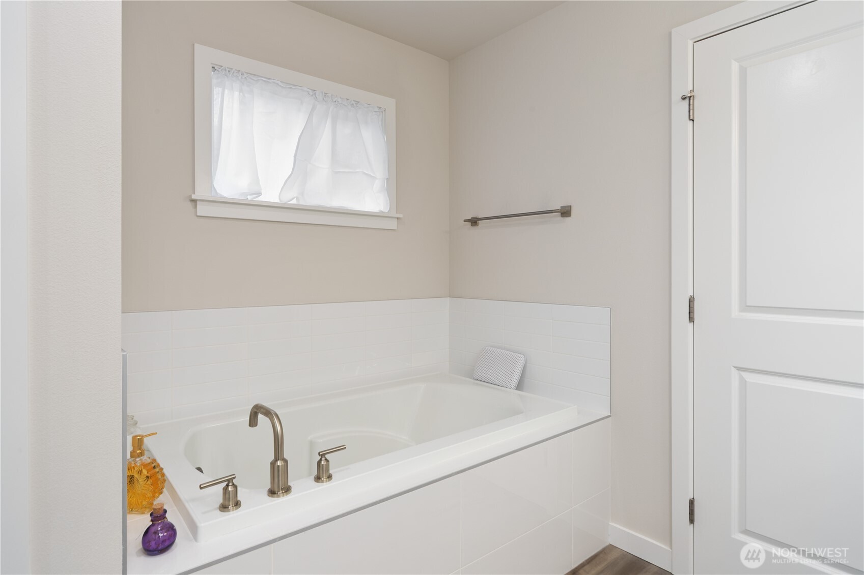 1777 Ashby Avenue NW, Poulsbo, WA 98370