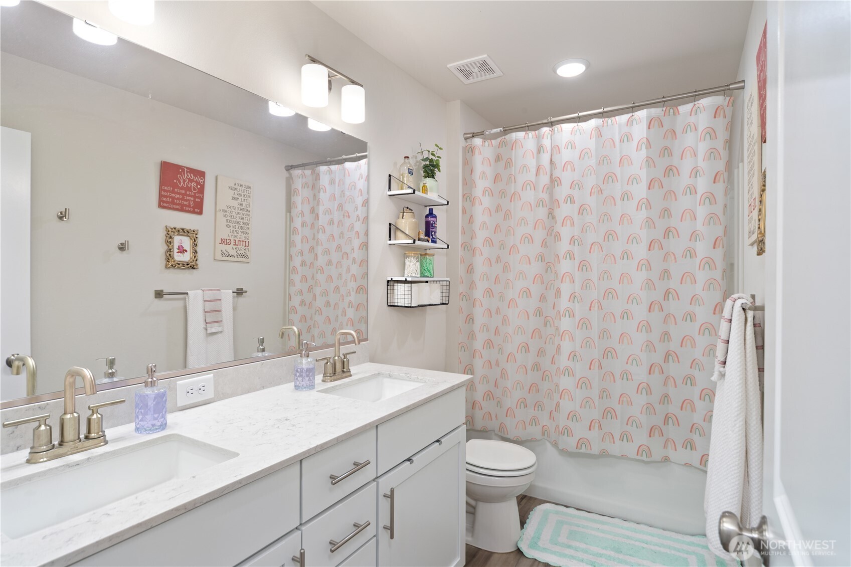 1777 Ashby Avenue NW, Poulsbo, WA 98370