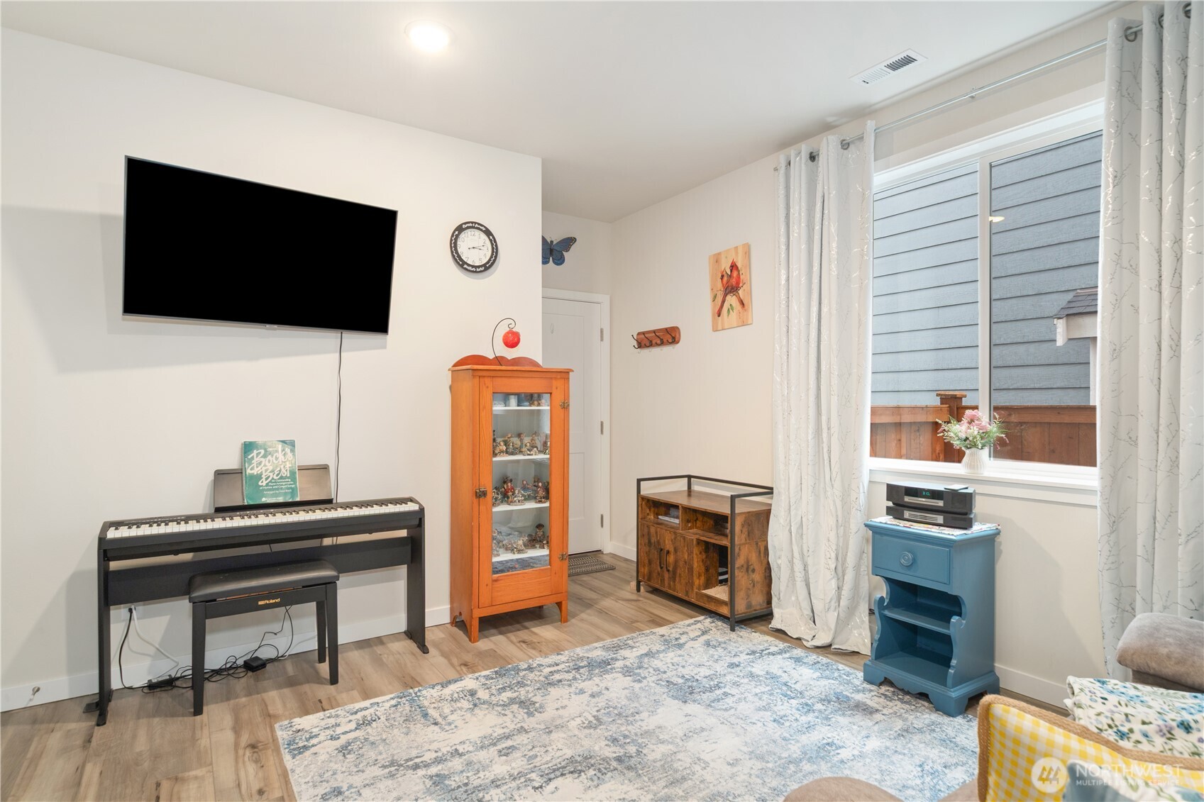 1777 Ashby Avenue NW, Poulsbo, WA 98370