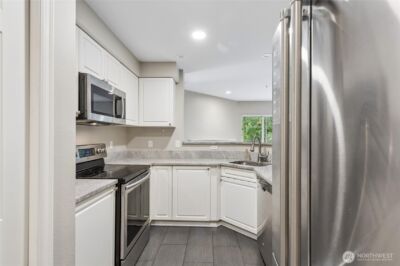 18501 SE Newport Way #H236, Issaquah, WA 98029 - Photo 3