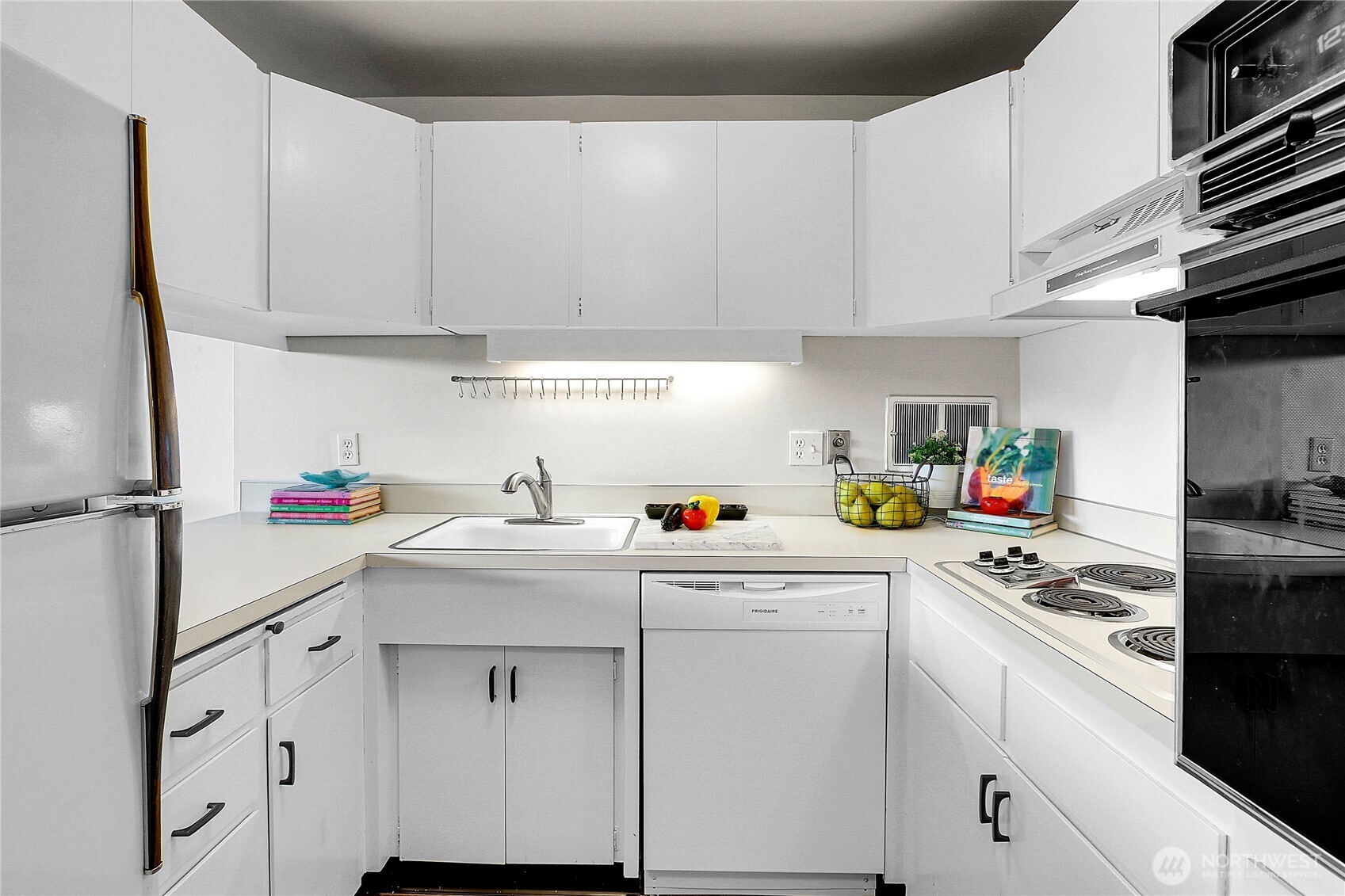 2040 43rd Avenue E #215, Seattle, WA 98122