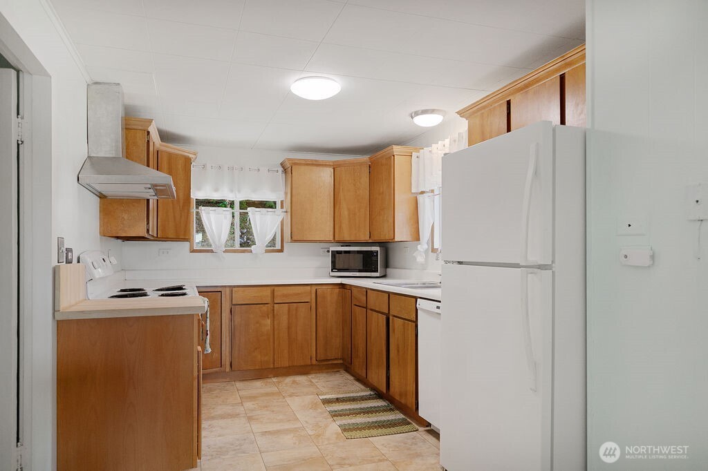 17198 Viking Way NW, Poulsbo, WA 98370-8330