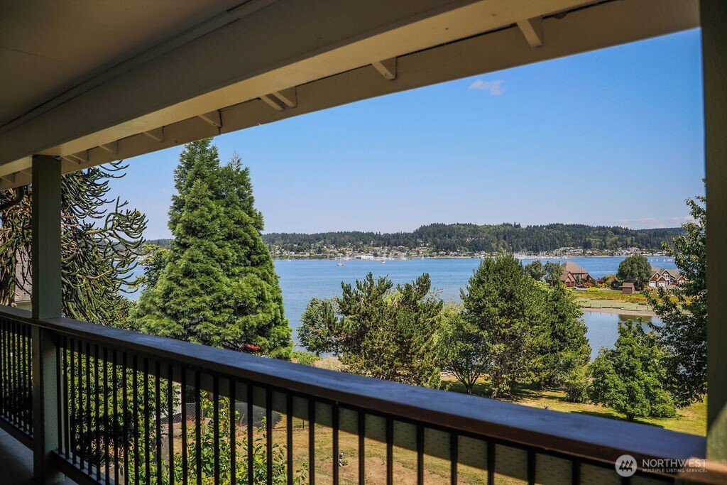 17198 Viking Way NW, Poulsbo, WA 98370-8330
