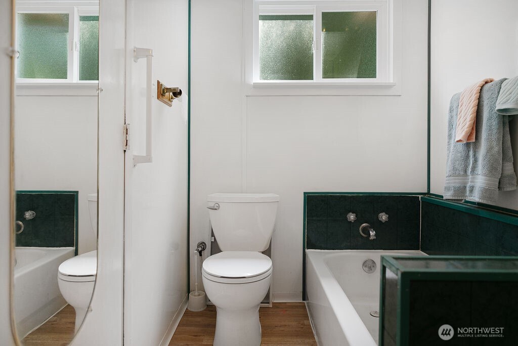 17198 Viking Way NW, Poulsbo, WA 98370-8330