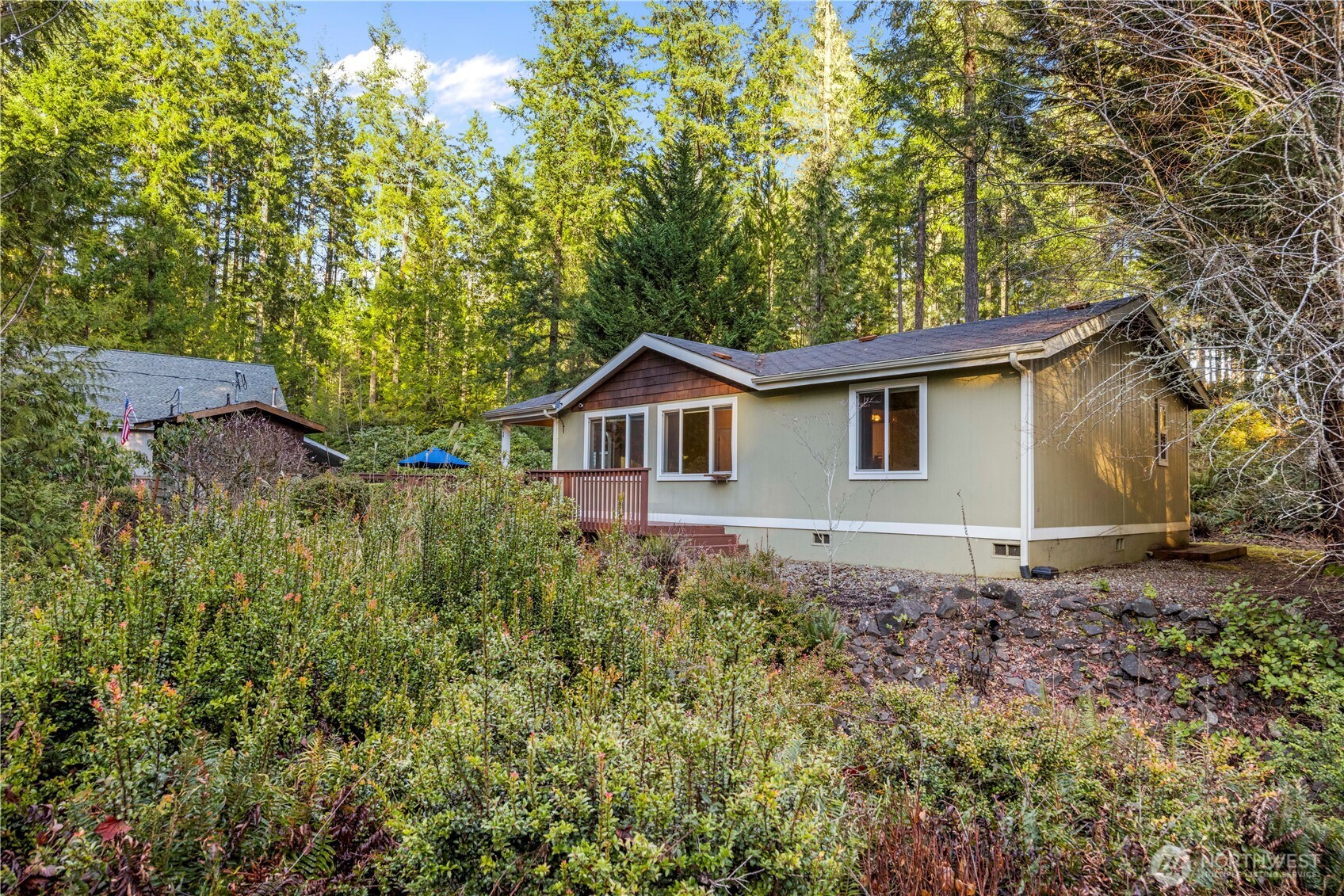 920 E Mason Lake Drive E, Grapeview, WA 98546