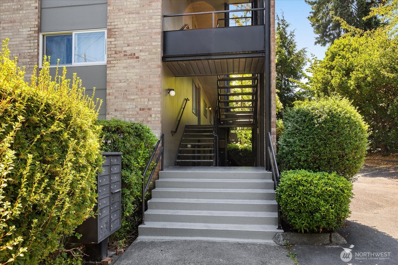 5101 NE 55th Street #103, Seattle, WA 98105