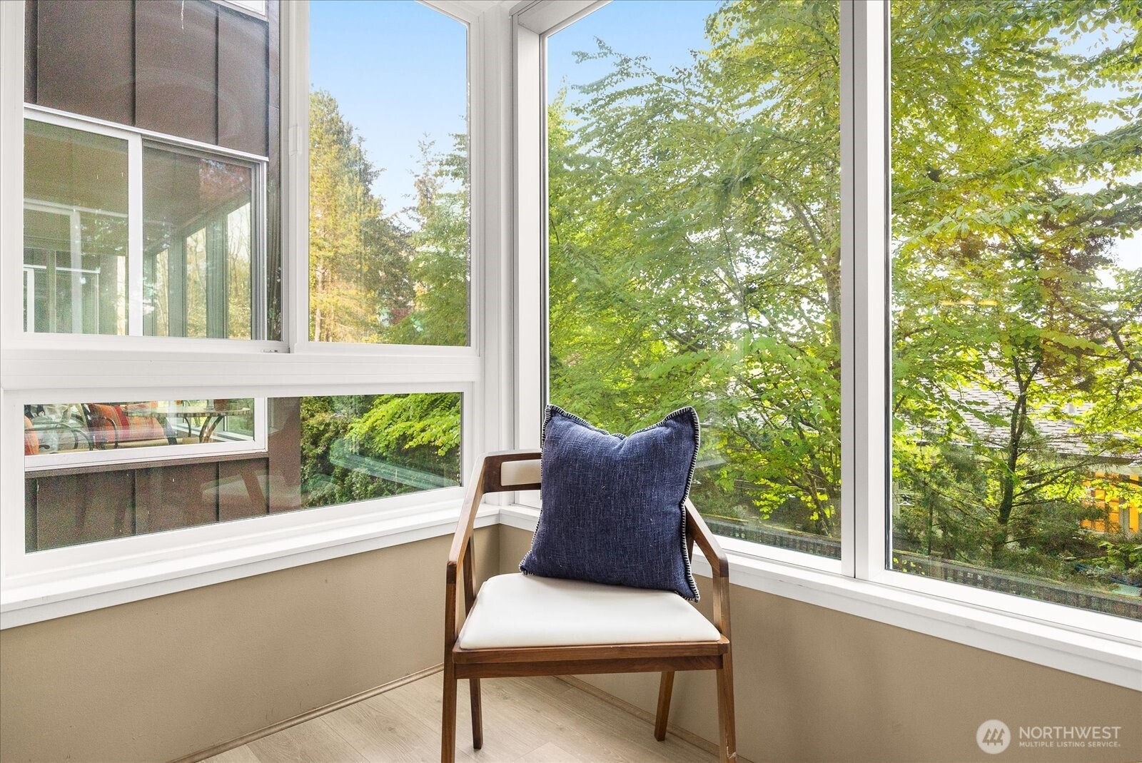 5101 NE 55th Street #103, Seattle, WA 98105