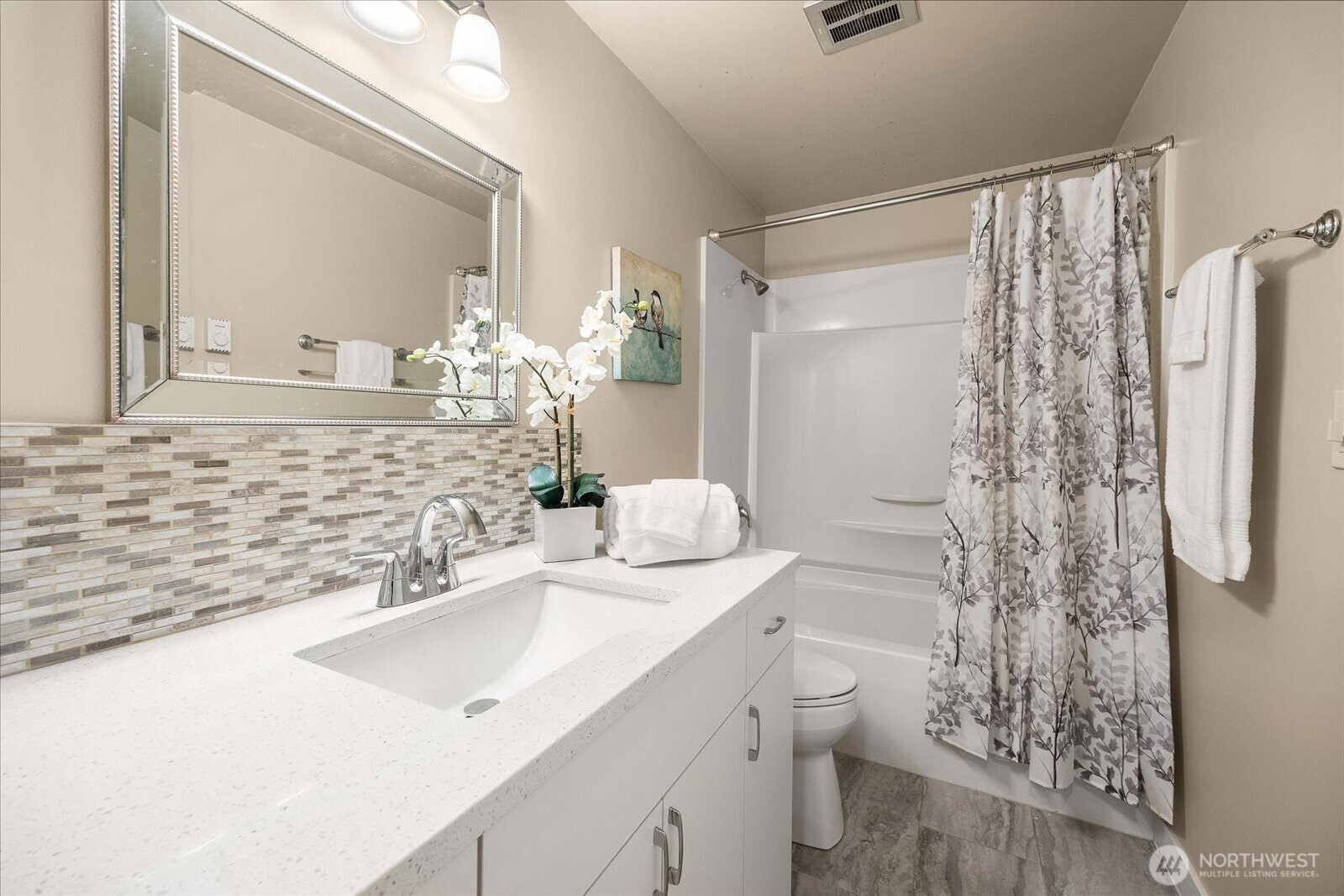 5101 NE 55th Street #103, Seattle, WA 98105