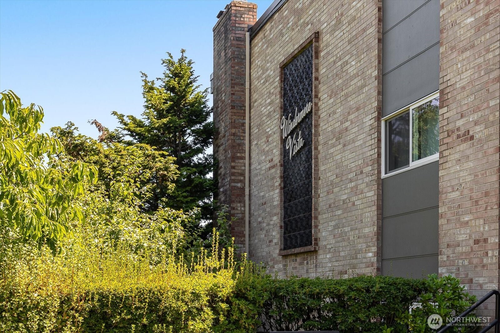 5101 NE 55th Street #103, Seattle, WA 98105